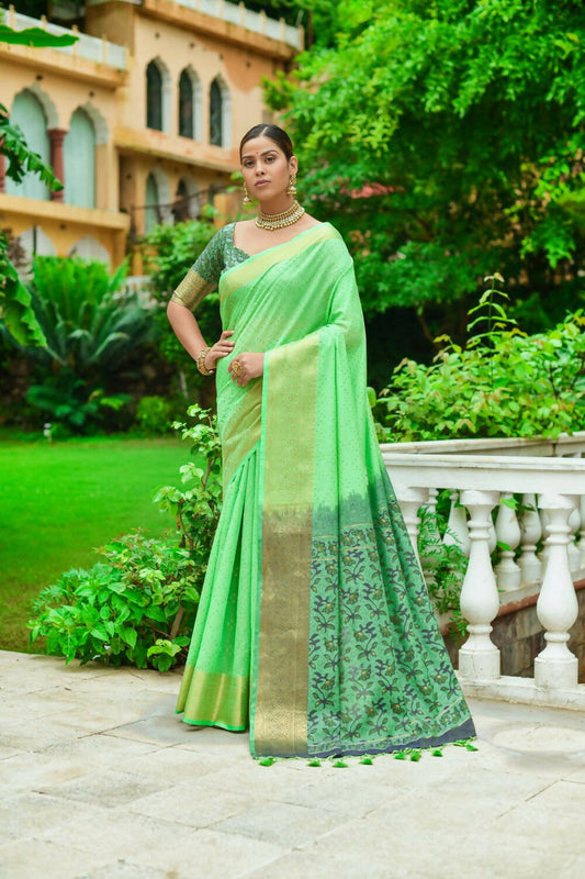 Vishnu Weaves Women's Green Linen Cotton Bandhani Woven Saree with Blouse - Swadesiicart