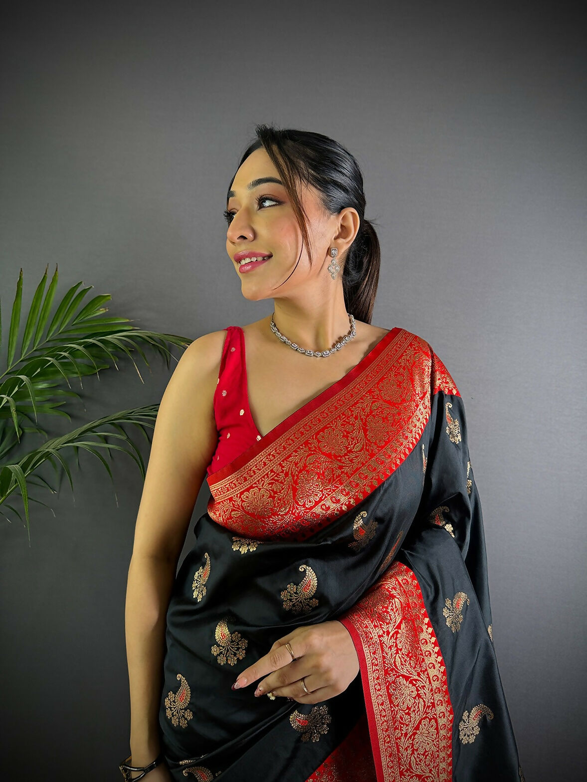 Joban Fashion Banarasi Black Woven Butti Soft Silk Saree | Swadesiicart