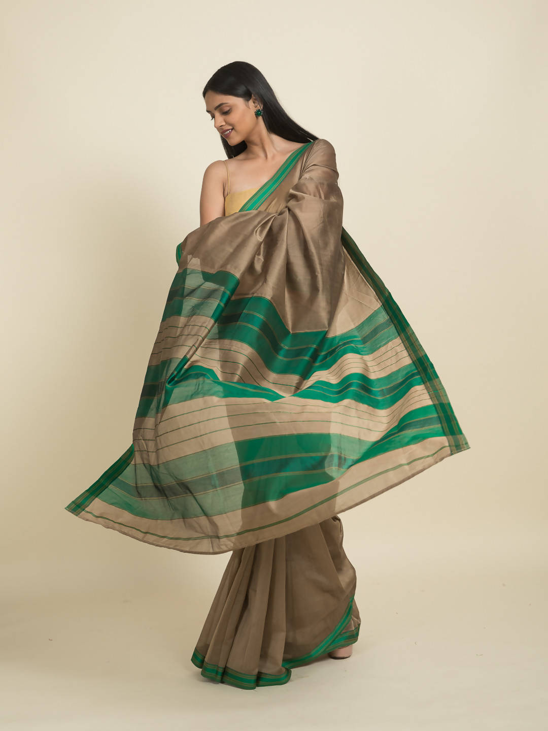 Suta Brown Green Zari Silk Cotton Maheshwari Saree | Swadesiicart