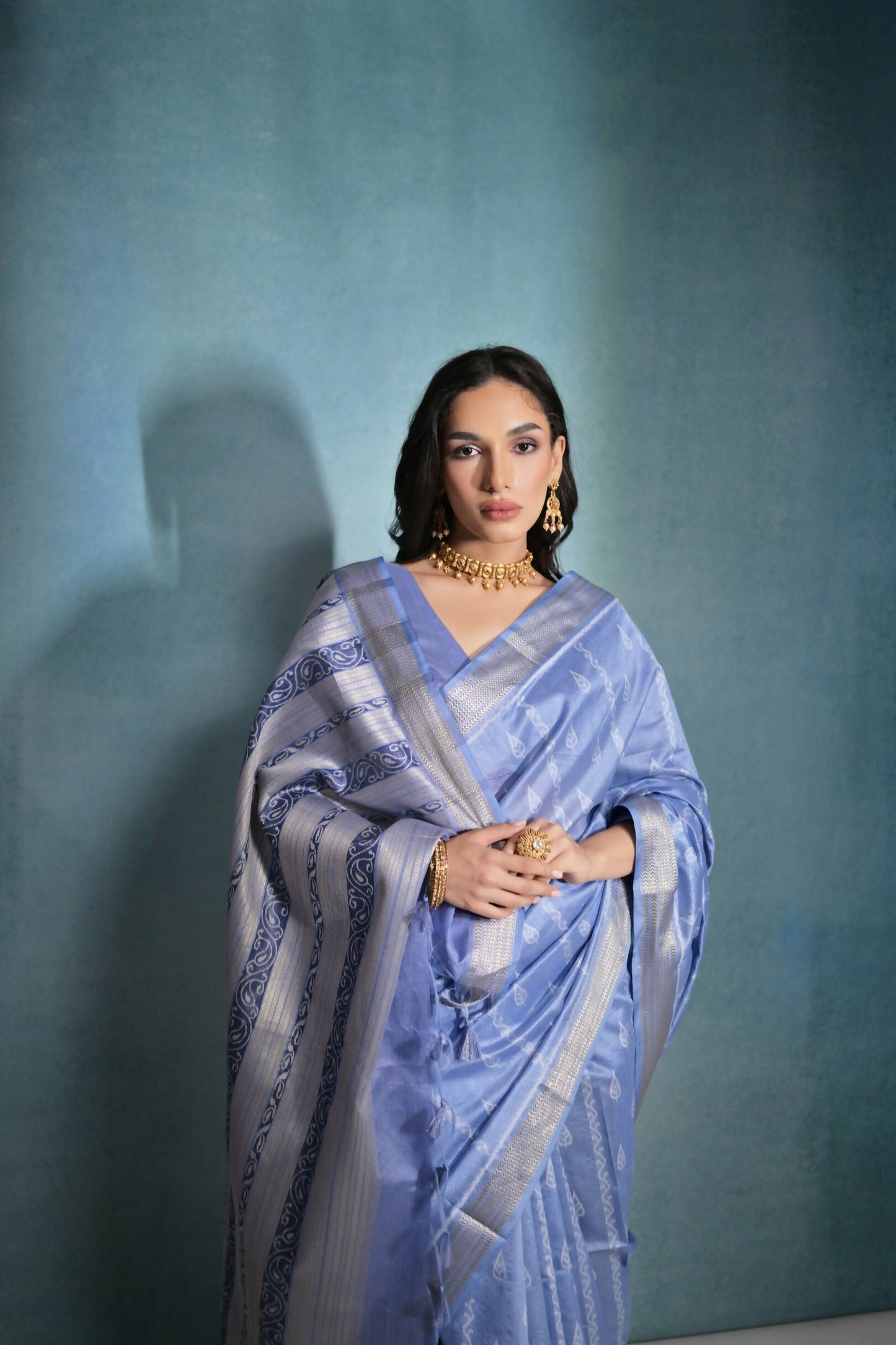 Vishnu Weaves Women's Blue Raw Silk Zari Woven Saree with Blouse - Swadesiicart