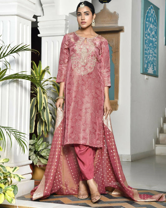 Vaasva Women's Digital Printed Tissue Suit Set With Solid Pant & Brocade Dupatta | Swadesiicart