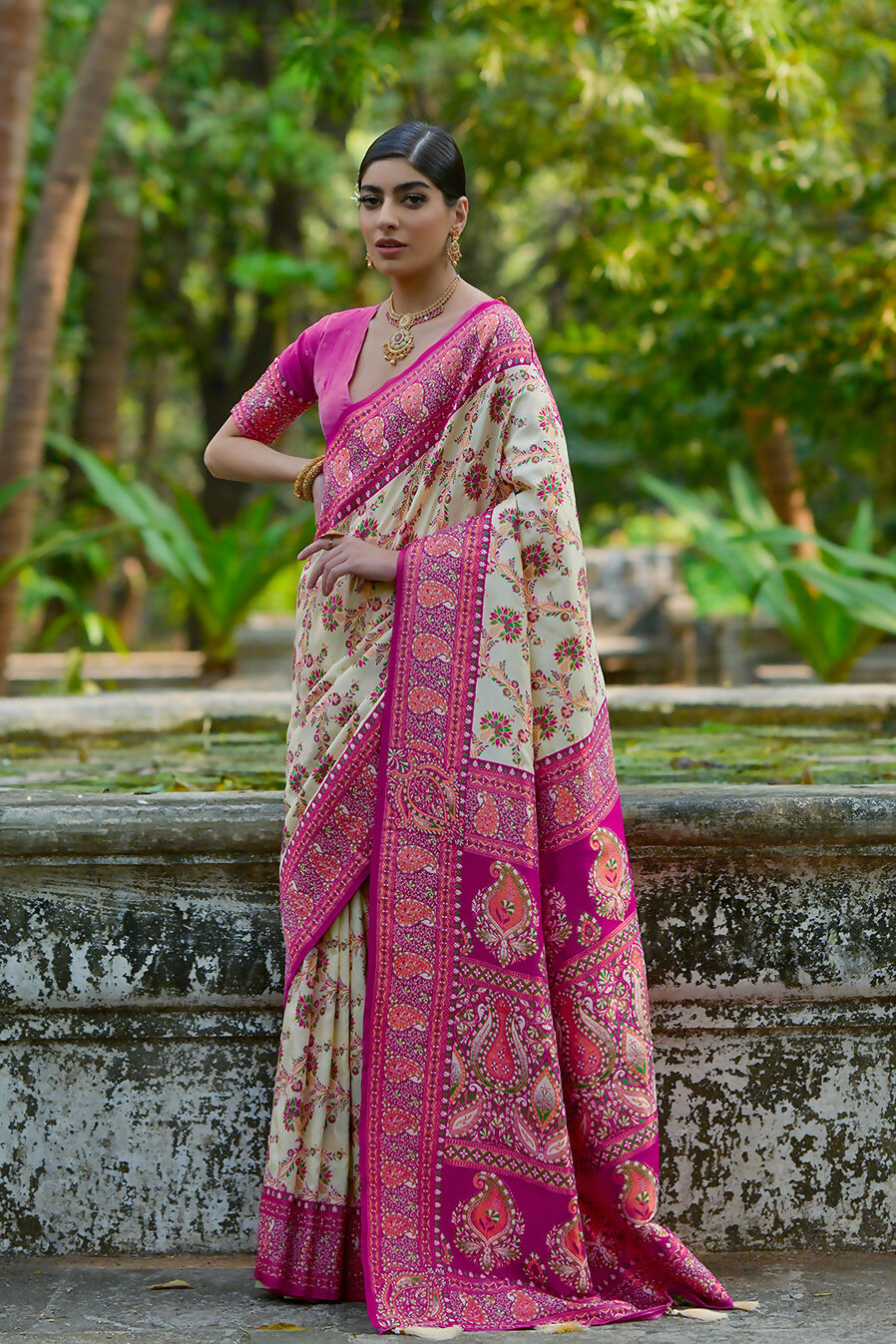 Vishnu Weaves Women's Cream Pashmina Silk Thread Woven Saree with Blouse - Swadesiicart