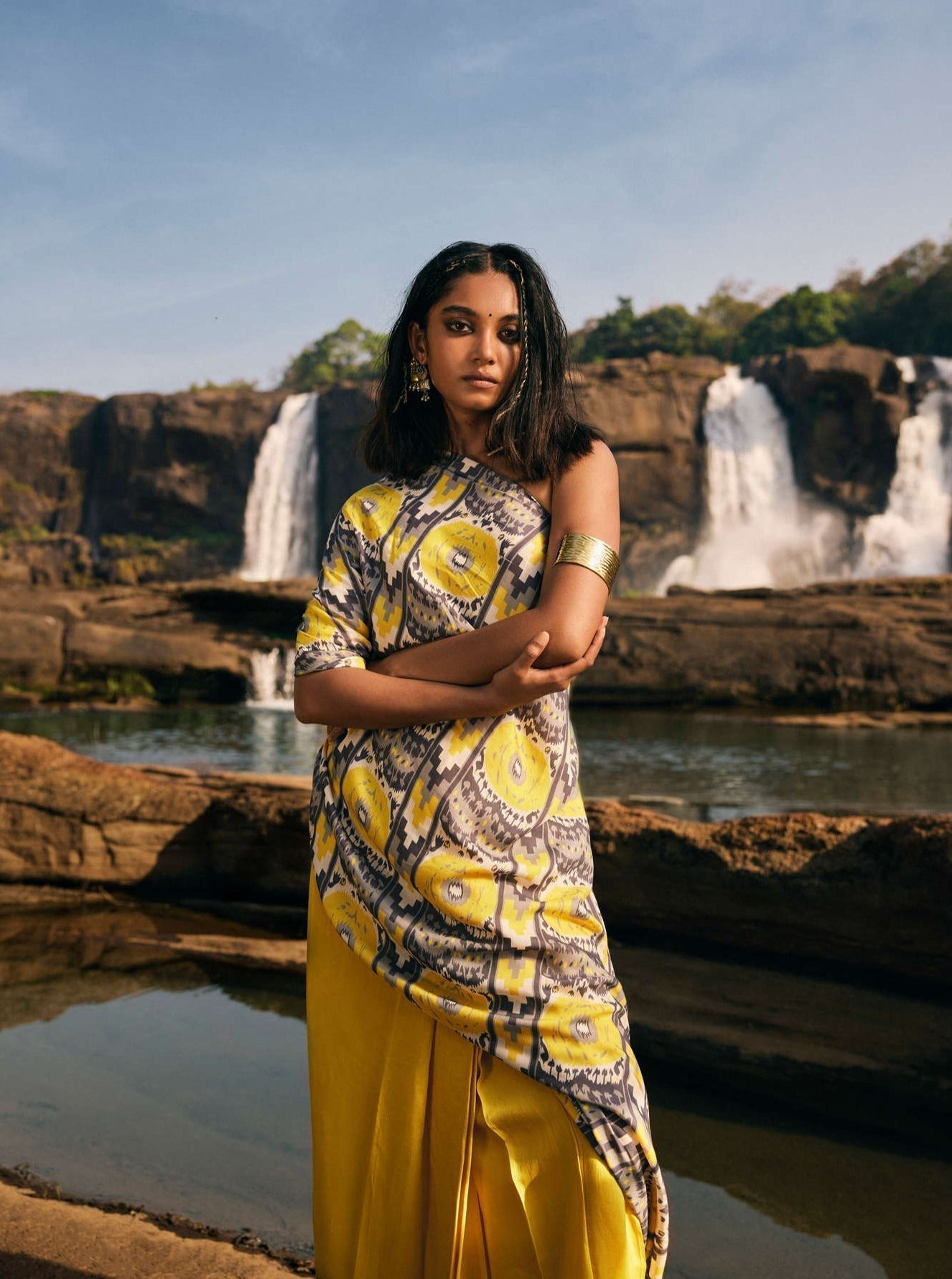 trueBrowns Yellow Muslin Ikat Saree | Swadesiicart