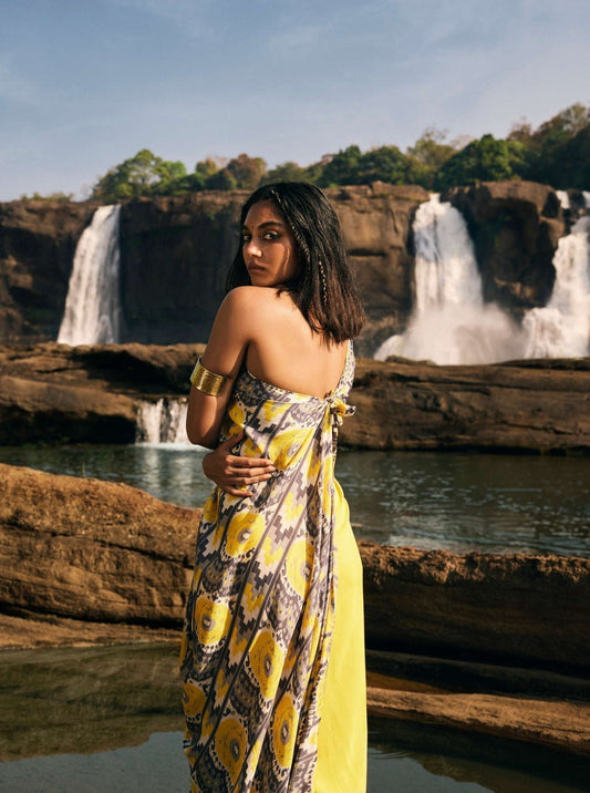 trueBrowns Yellow Muslin Ikat Saree | Swadesiicart