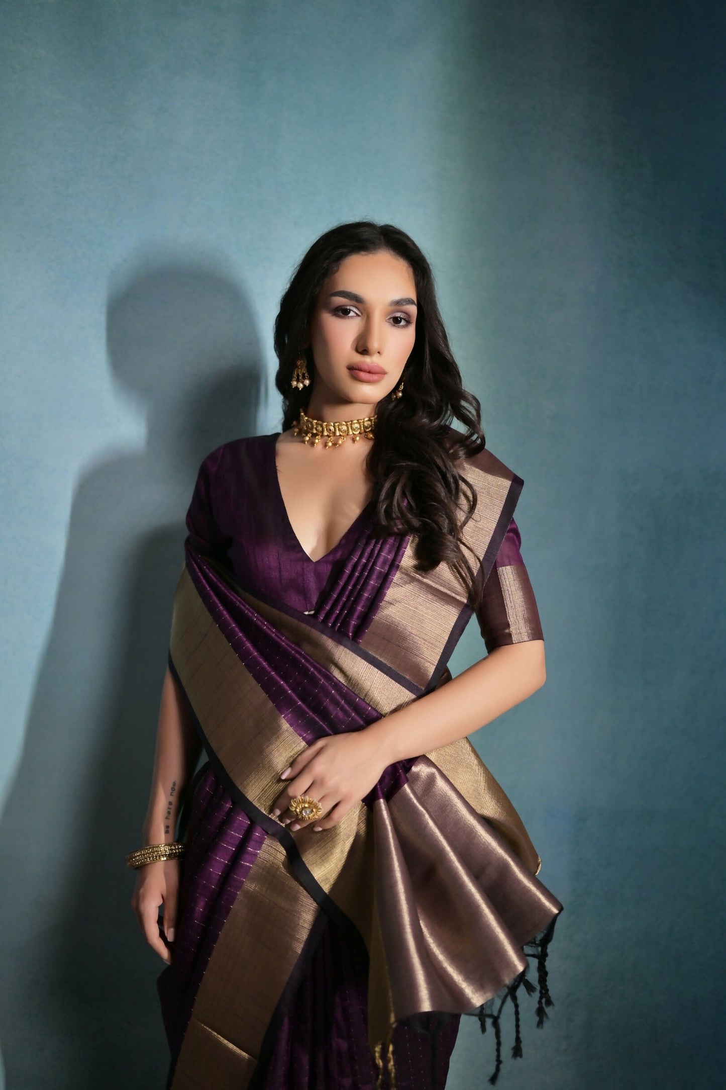 Vishnu Weaves Women's Wine Raw Silk Zari Woven Saree with Blouse - Swadesiicart