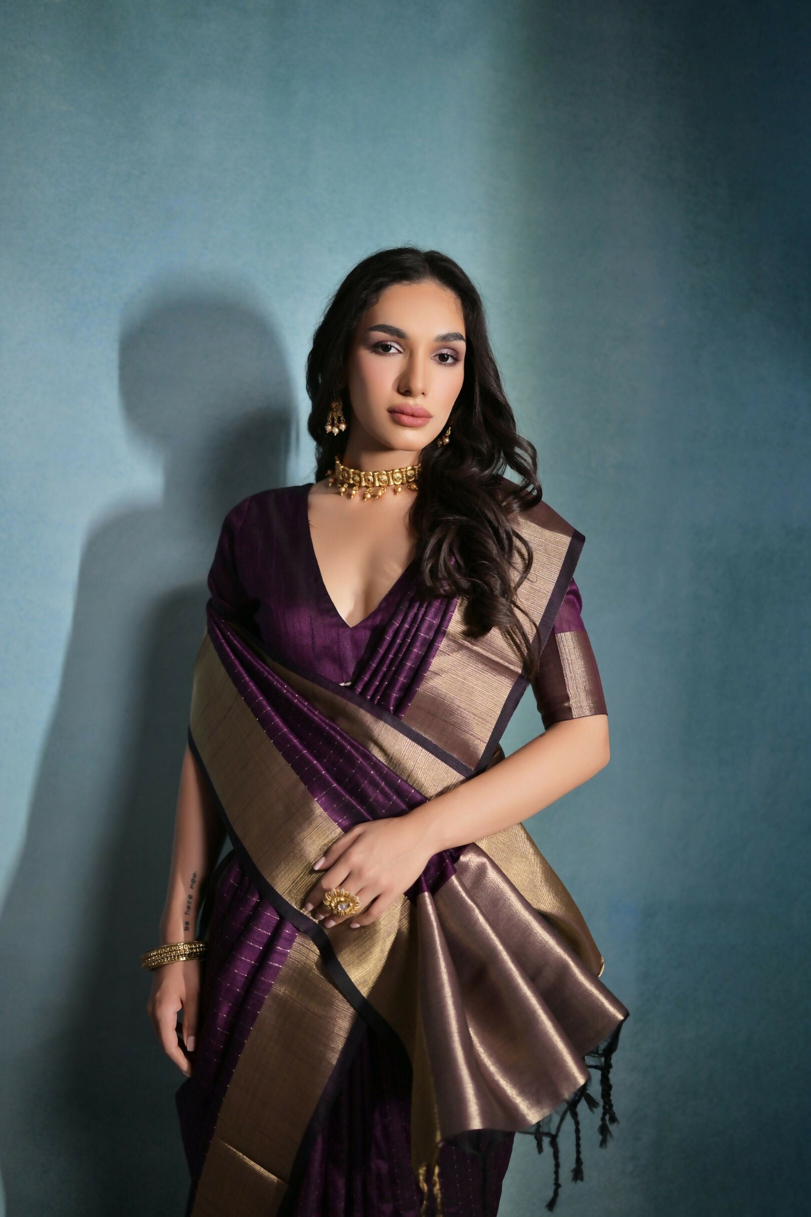 Vishnu Weaves Women's Wine Raw Silk Zari Woven Saree with Blouse - Swadesiicart