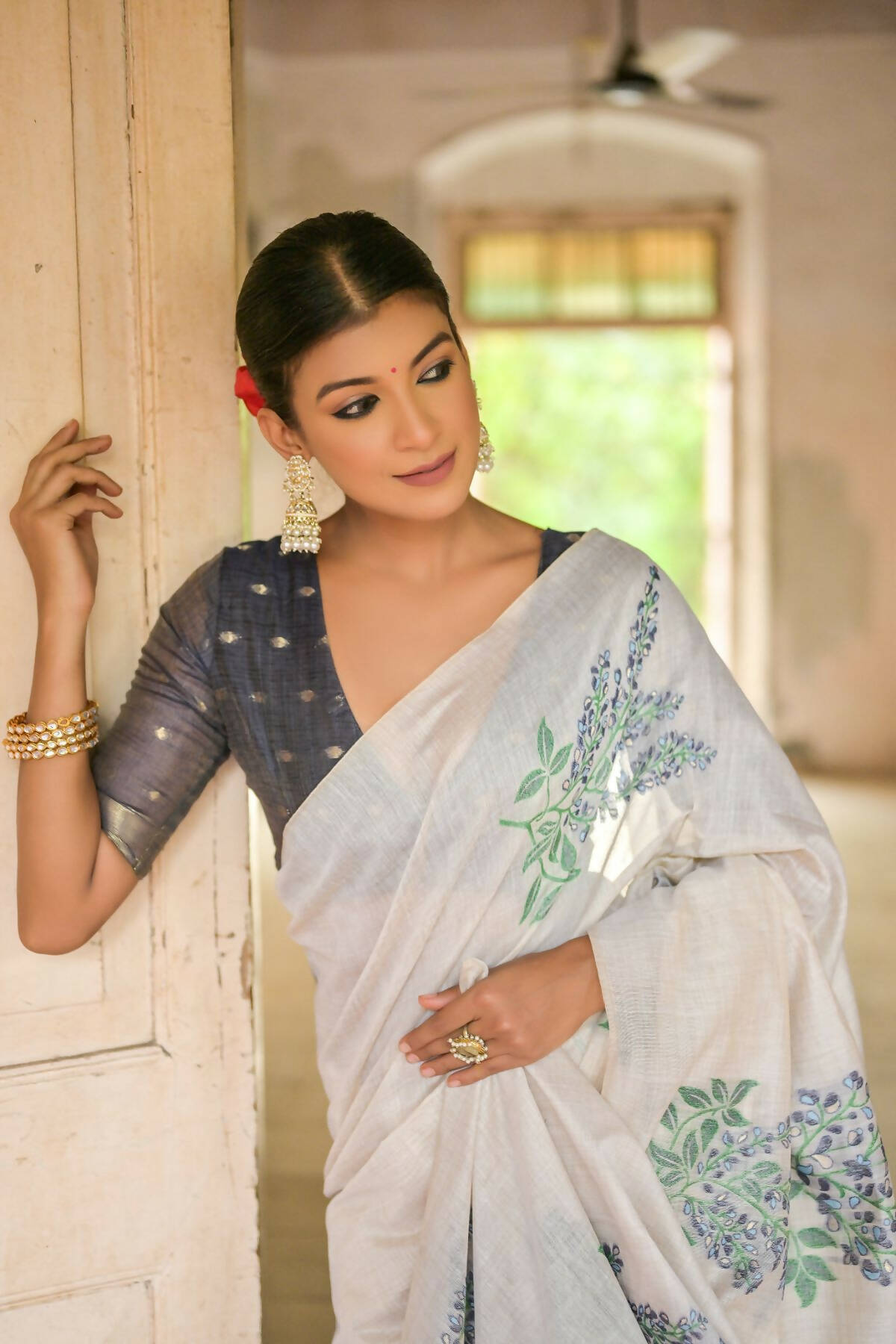 Vishnu Weaves Women's Blue Muga Cotton Woven Saree with Blouse - Swadesiicart