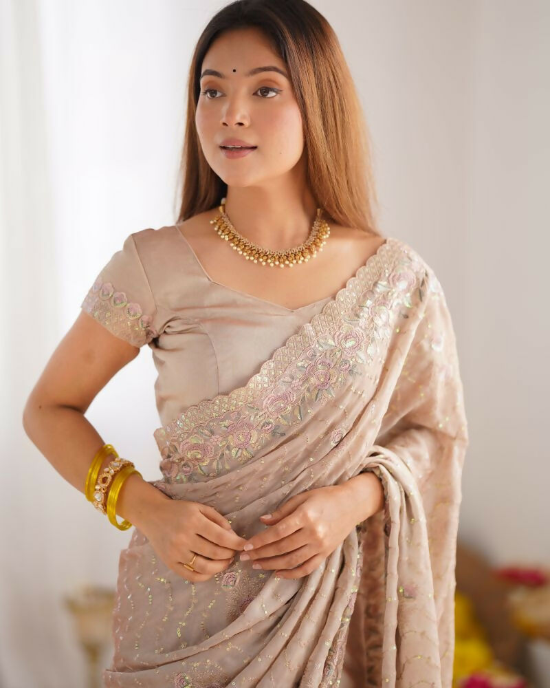 Vamsee Mumtaz Cream Crunchy Crush Saree - Swadesiicart