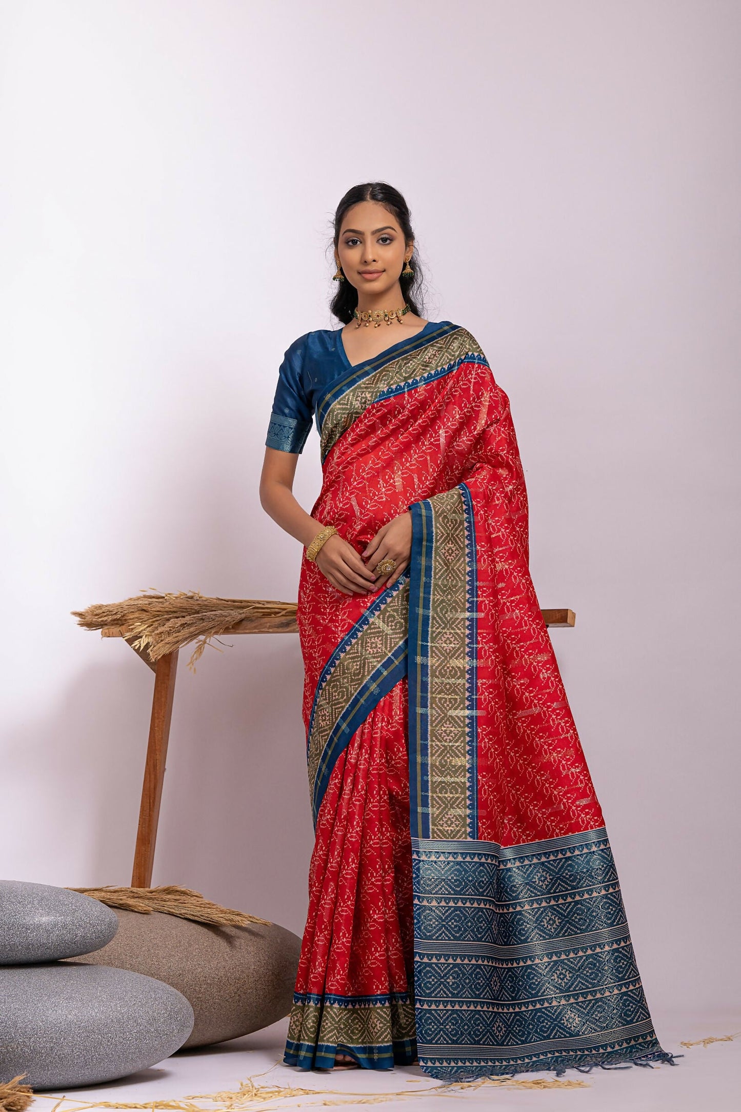 Vishnu Weaves Women's Red Soft Tussar Silk Zari Woven Saree with Blouse - Swadesiicart
