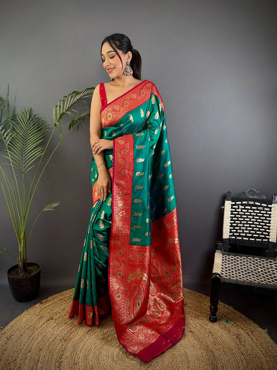 Joban Fashion Banarasi Rama Green Woven Butti Soft Silk Saree | Swadesiicart