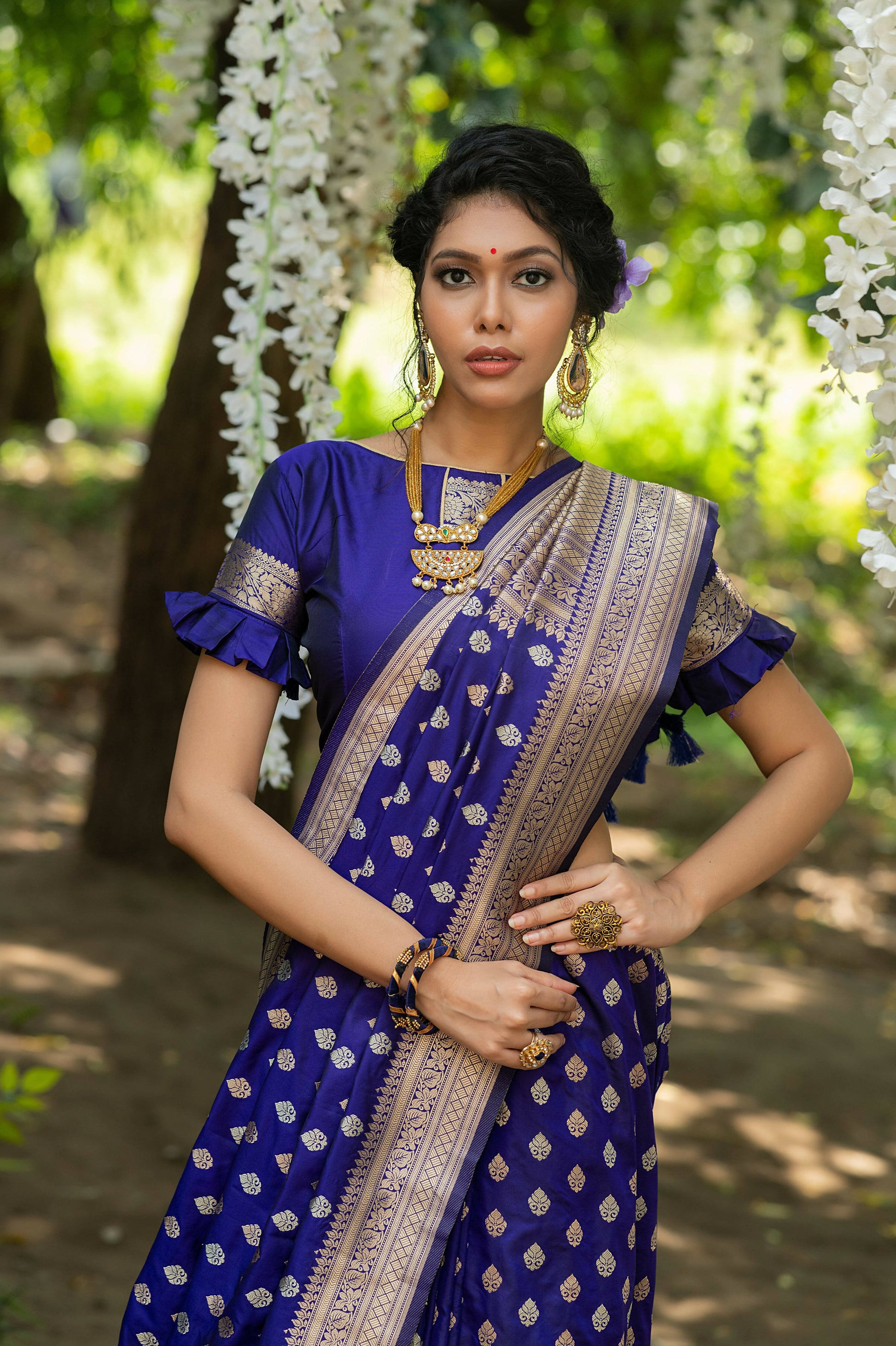 Vishnu Weaves Women's Royal Blue Banarasi Silk Zari Woven Saree with Unstitched Blouse - Swadesiicart