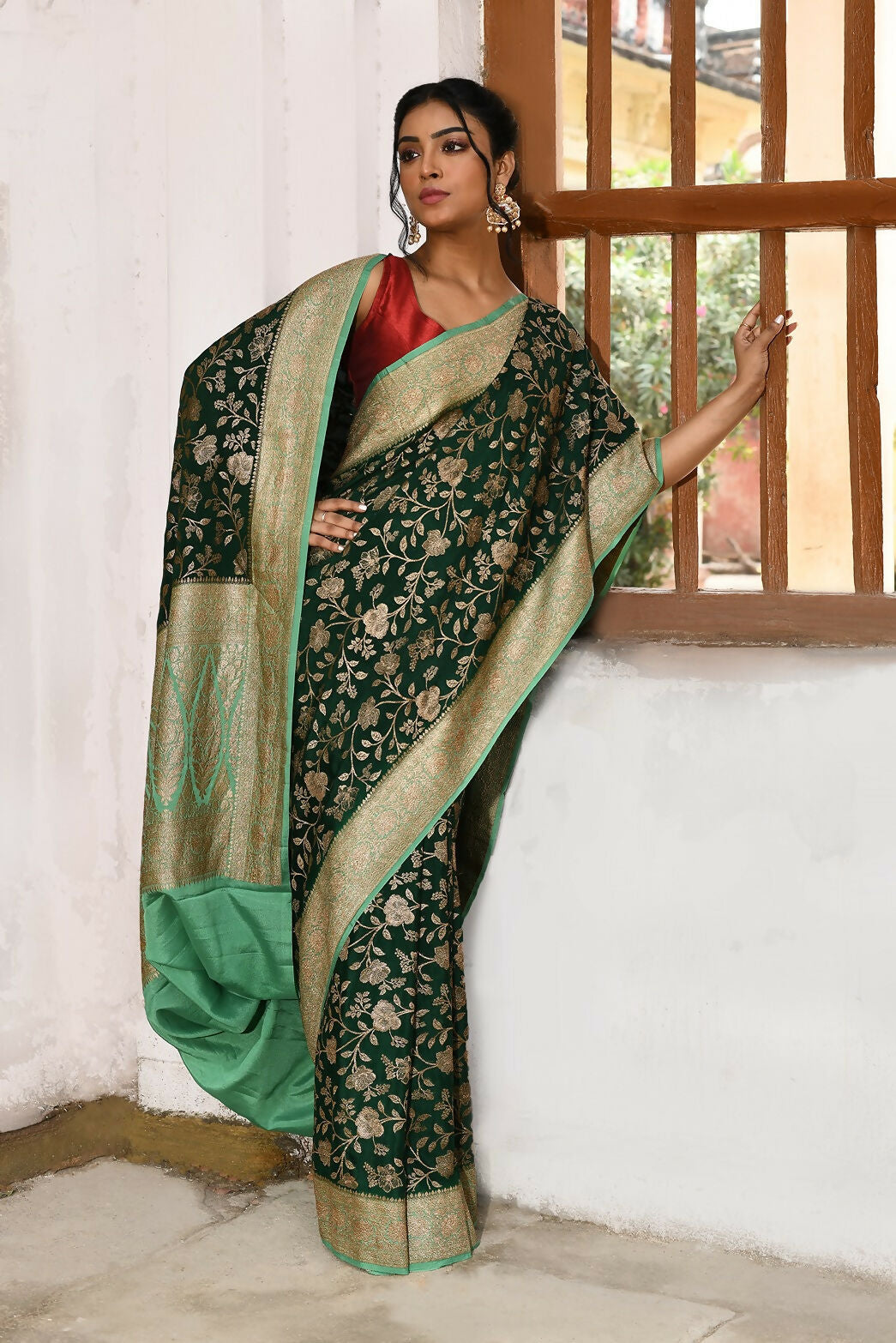 Joban Fashion Emerald Green Crepe Chiffon Pure Handloom Banarasi Silk Saree | Swadesiicart