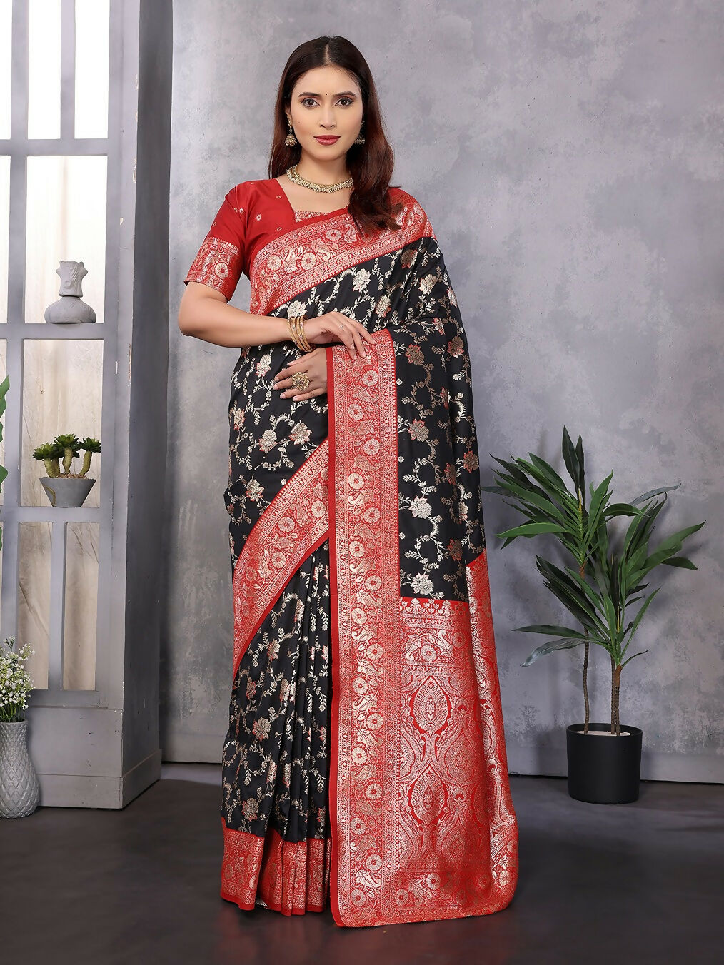 Joban Fashion Banarasi Black Woven Soft Silk Saree | Swadesiicart
