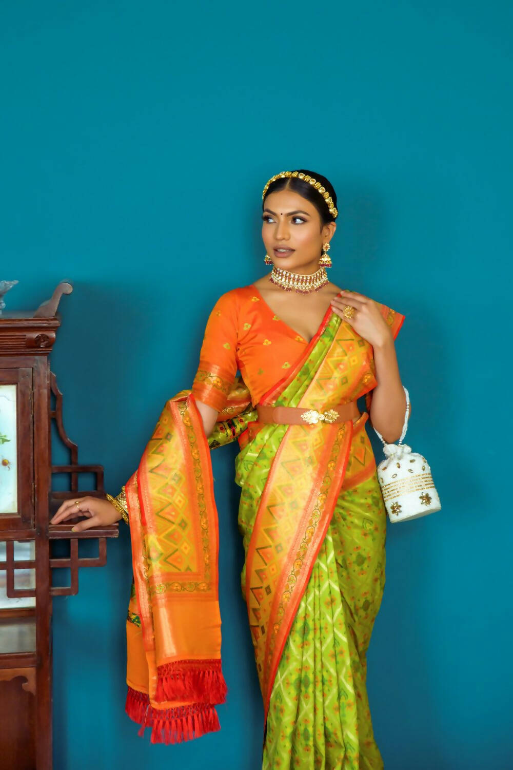 Vishnu Weaves Women's Parrot Green Patola Banarasi Silk Meenakari Zari Woven Saree with Blouse - Swadesiicart