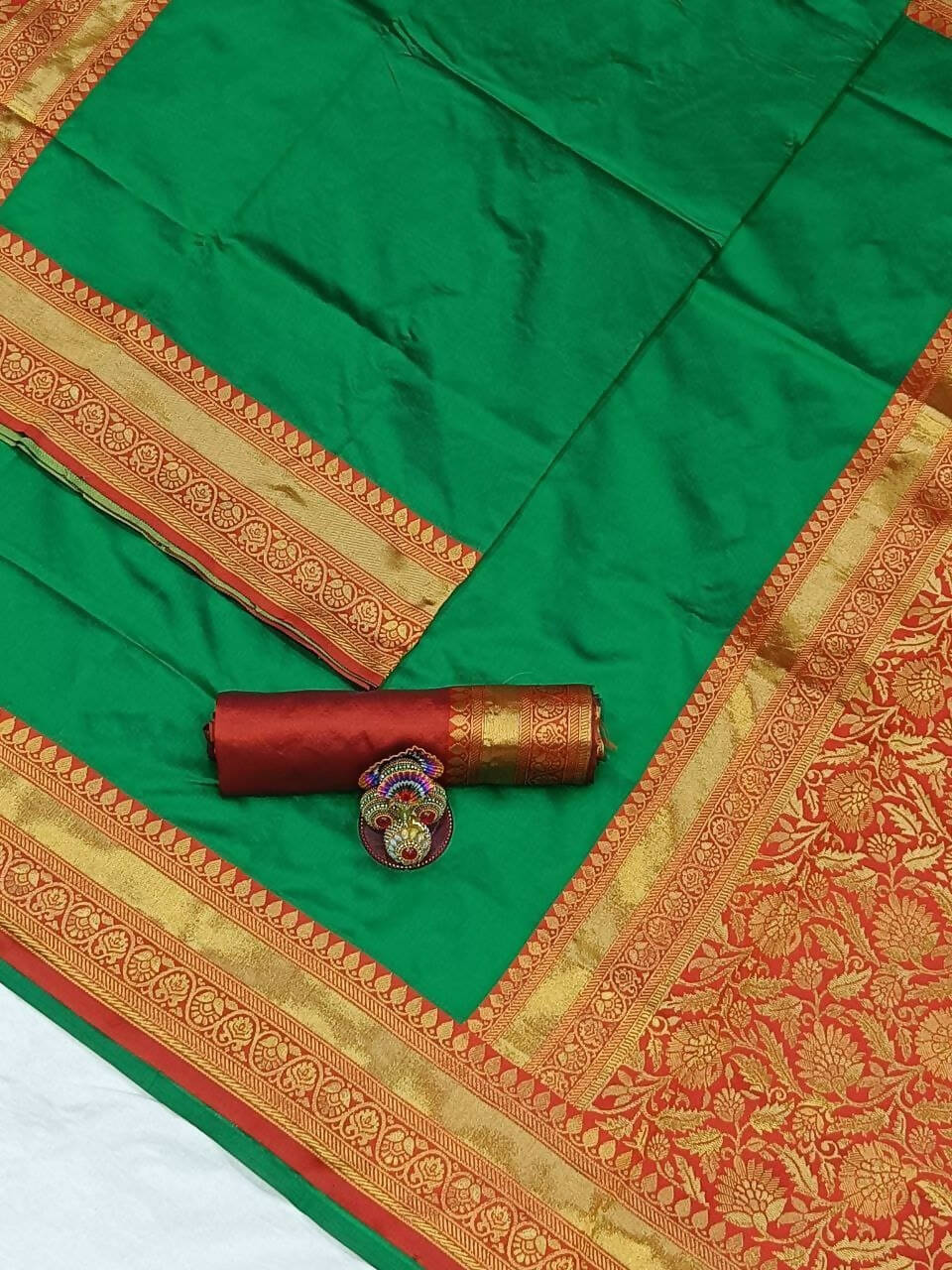 DEIANA'S Beautiful Designer Golden zari Soft Lichi Silk Saree - Green - Swadesiicart