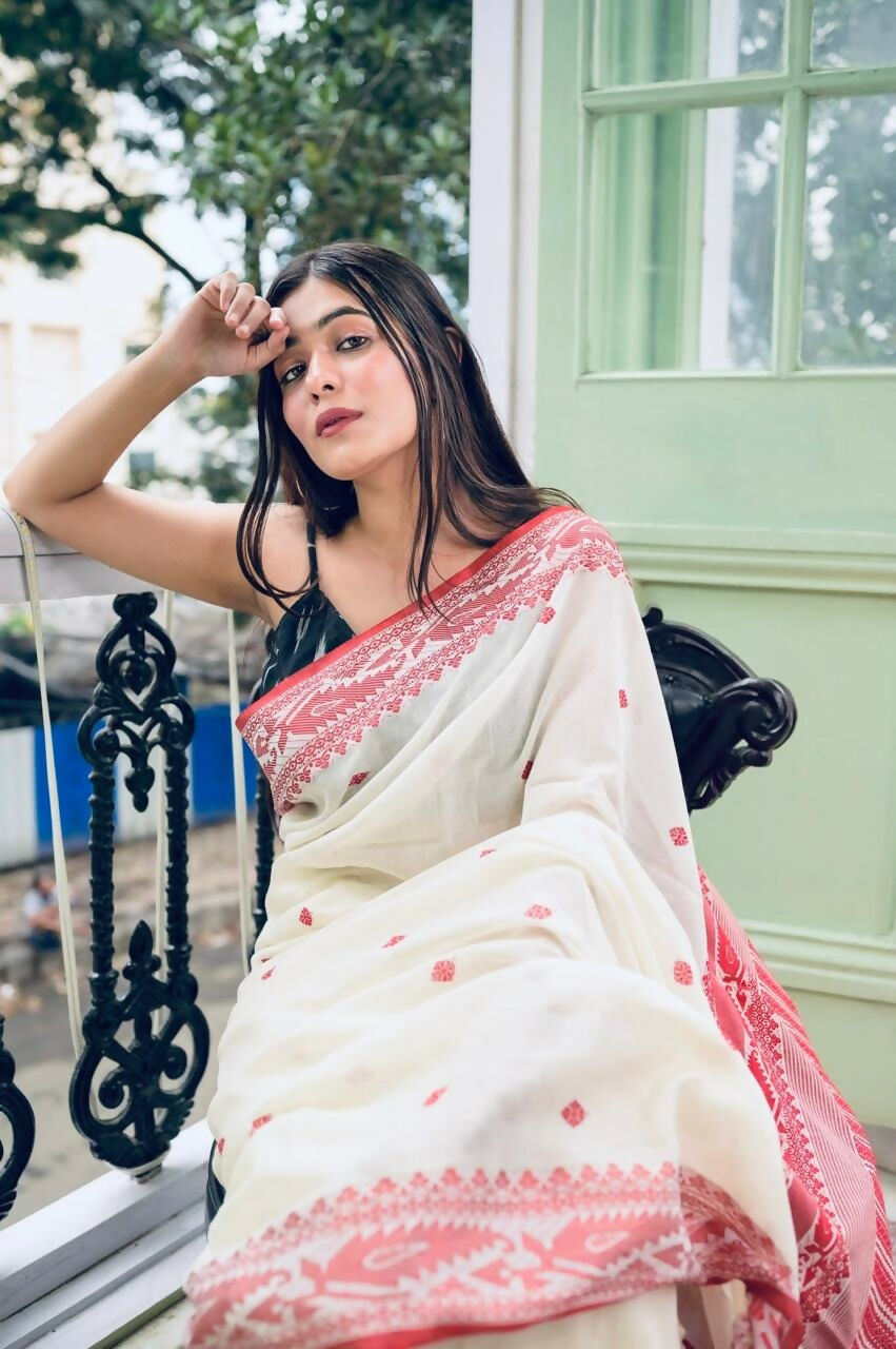 Exclusive Collection White Red Most Trending Beautiful Pure Cotton Handloom Saree - Swadesiicart