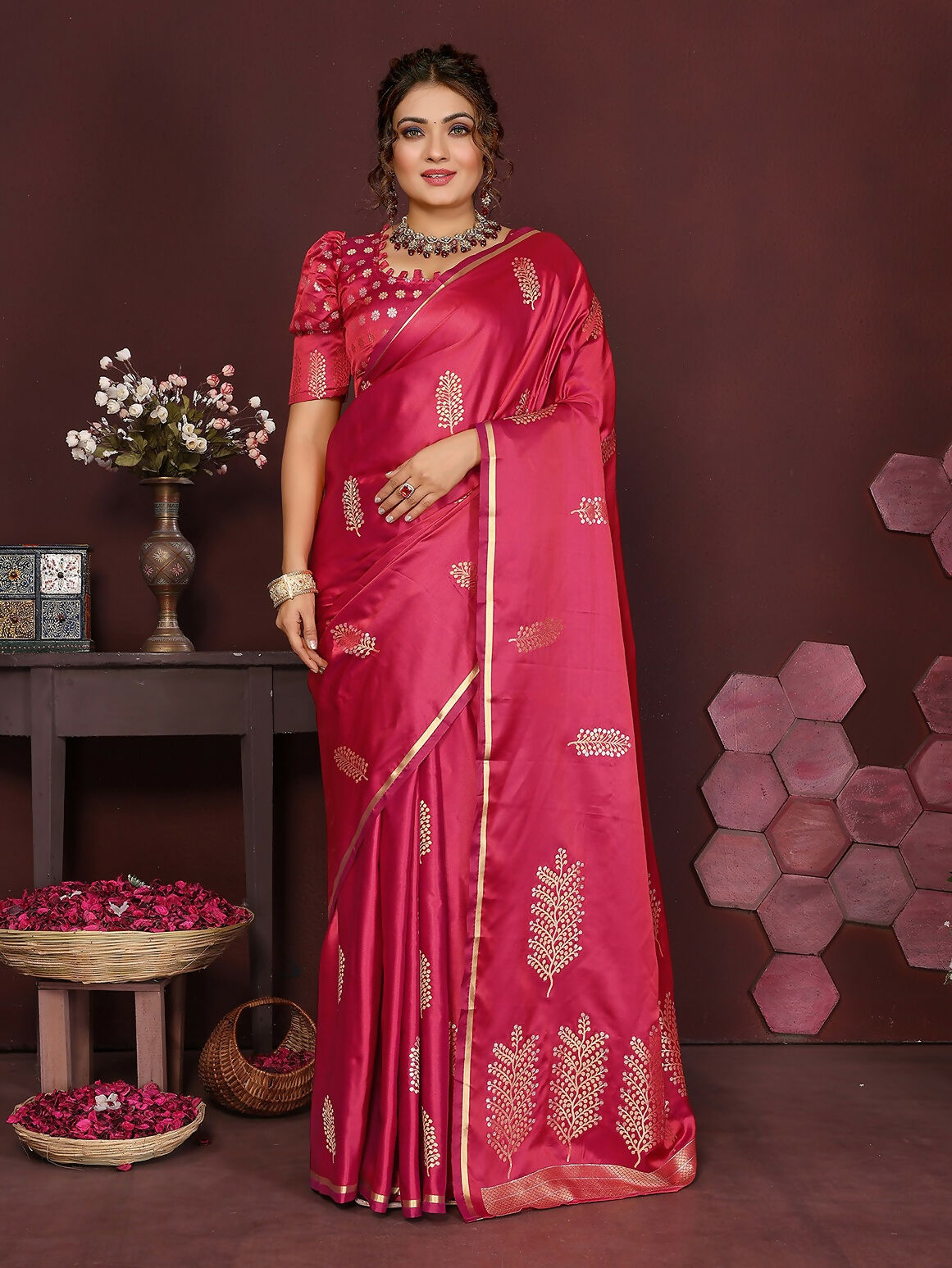 Joban Fashion Pink Floral Motifs Banarasi Silk Sarees | Swadesiicart