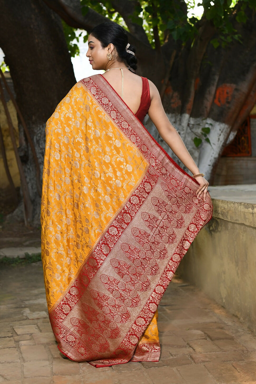 Joban Fashion Gold Crepe Chiffon Pure Handloom Banarasi Silk Saree | Swadesiicart