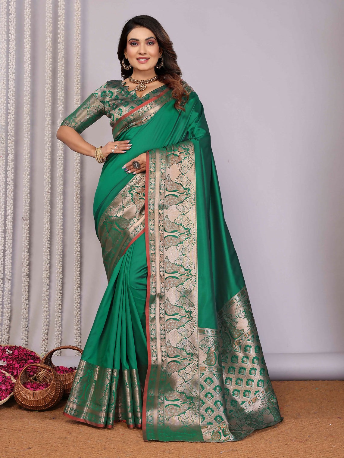 Joban Fashion Green Woven Banarasi Silk Sarees | Swadesiicart