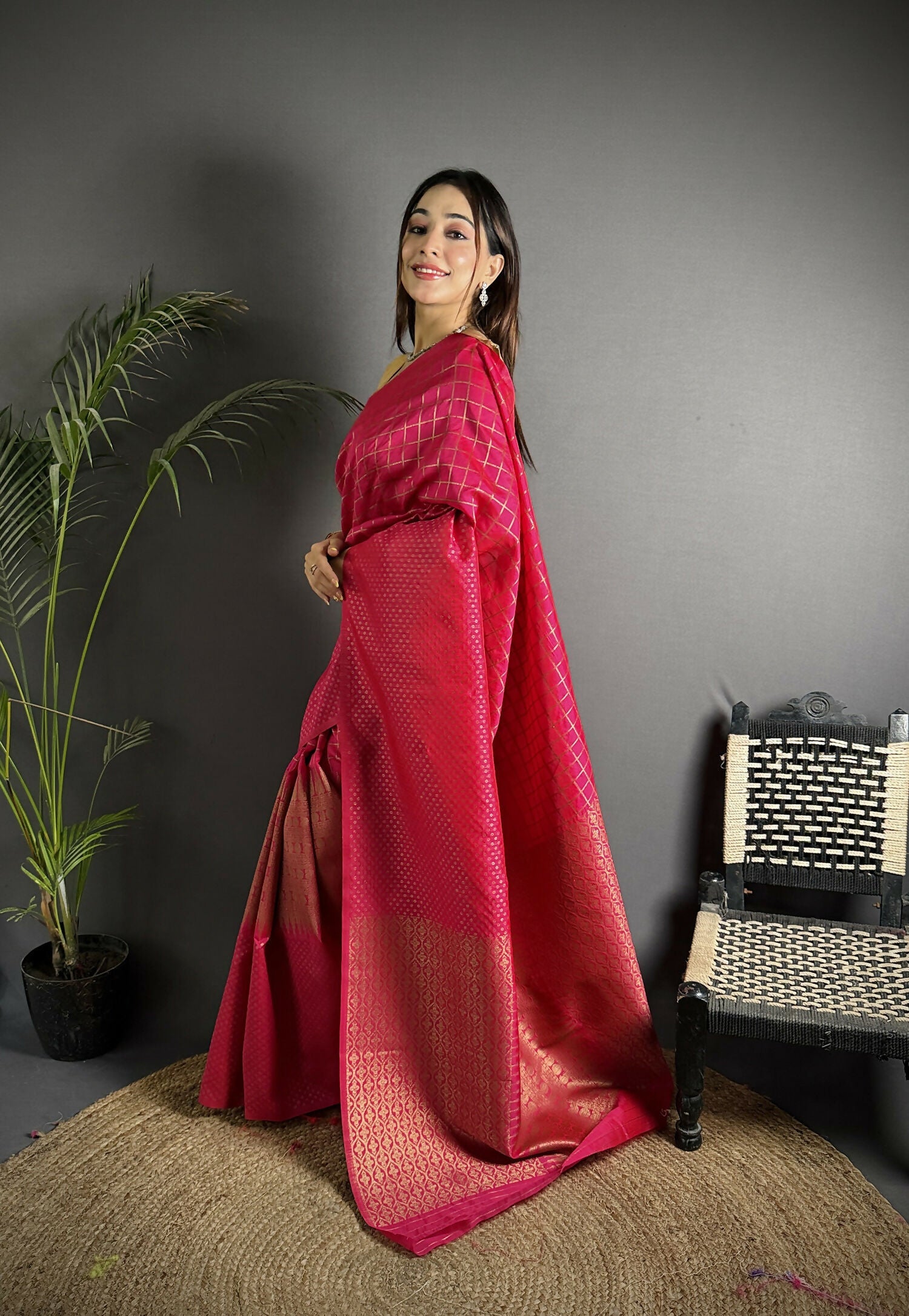 Joban Fashion Hot Pink Banarasi Soft Lichi Silk Checks & Woven Saree | Swadesiicart