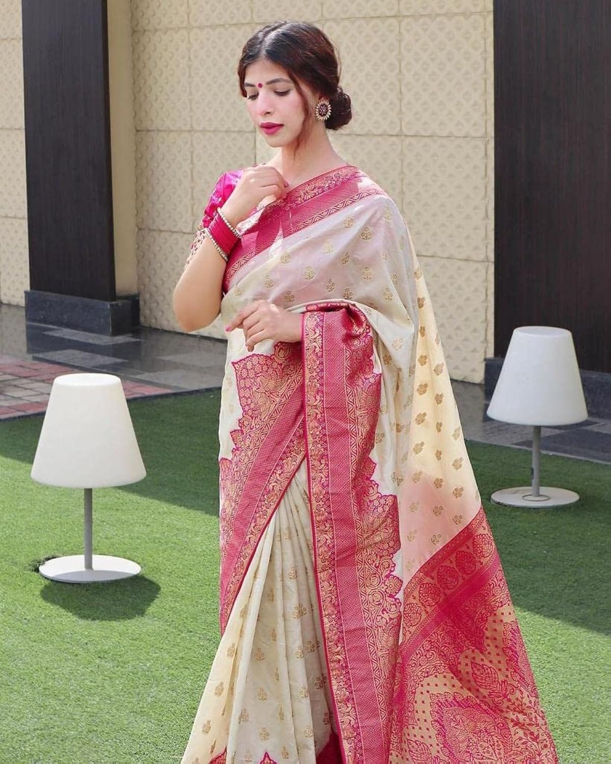 Vamika Weaving Banarasi Jacquard Pink Kanjivaram Saree | Swadesiicart