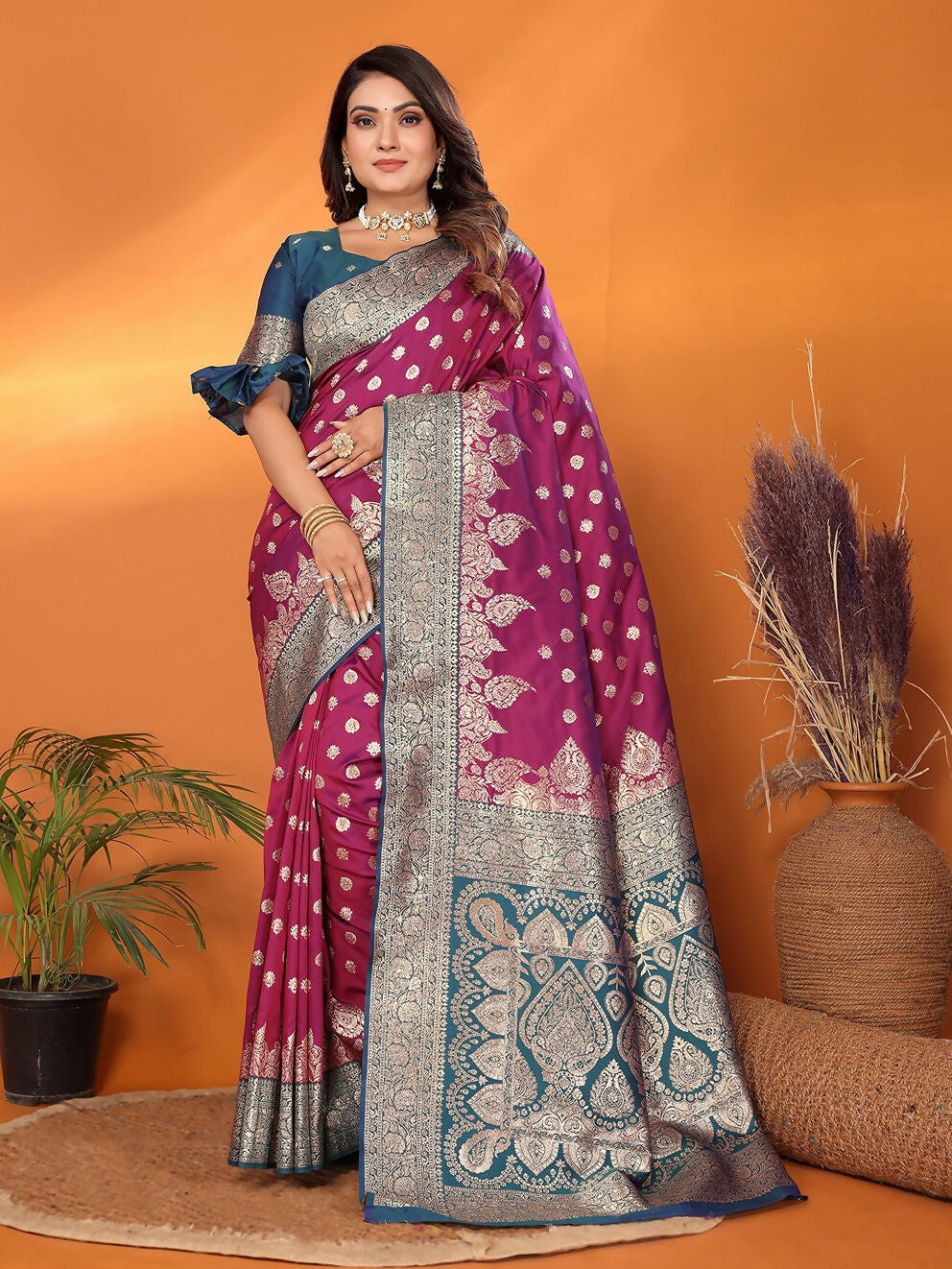Joban Fashion Banarasi Magenta Woven Soft Silk Saree | Swadesiicart