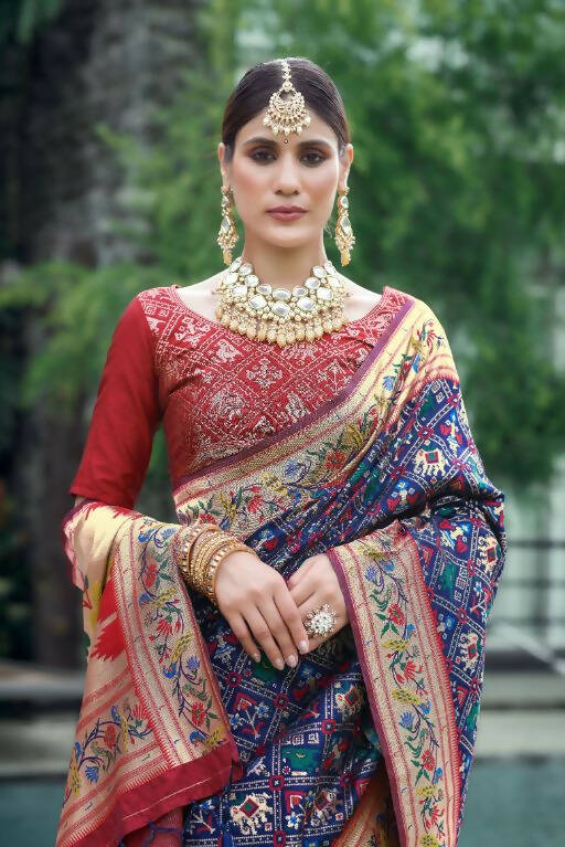 Vishnu Weaves Women's Navy Blue Paithani Patola Silk Zari Woven Saree with Unstitched Blouse - Swadesiicart