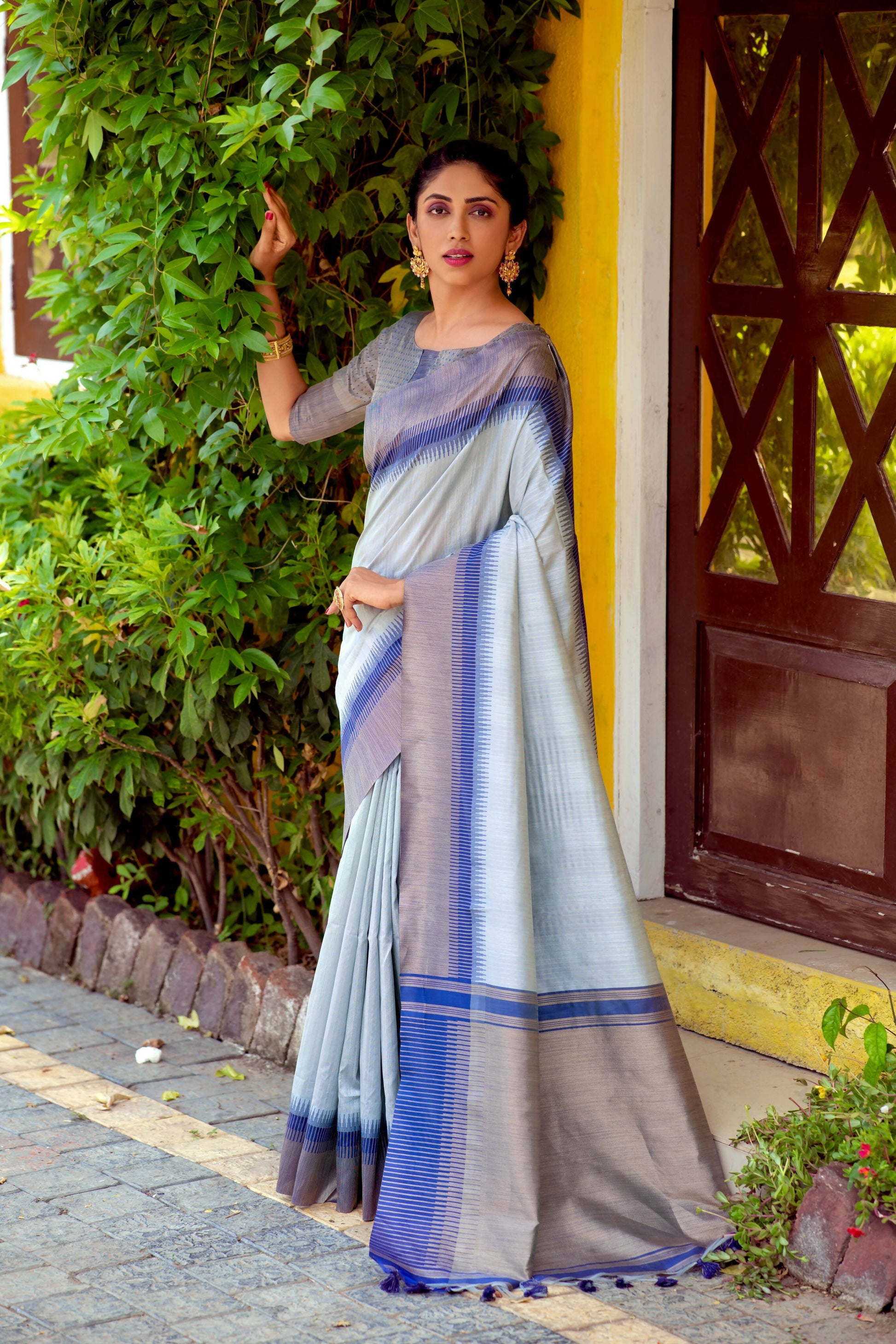 Vishnu Weaves Women's Grey South Silk Zari Woven Saree with Unstitched Blouse - Swadesiicart