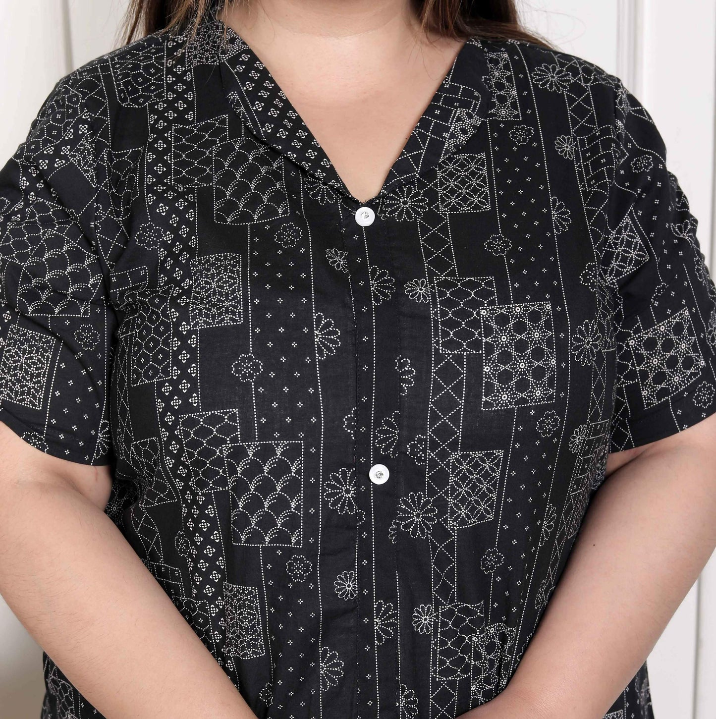 Miravan Women's Plus Size Pure Cotton Black Floral Printed Front Button A-Line Kurta - Swadesiicart