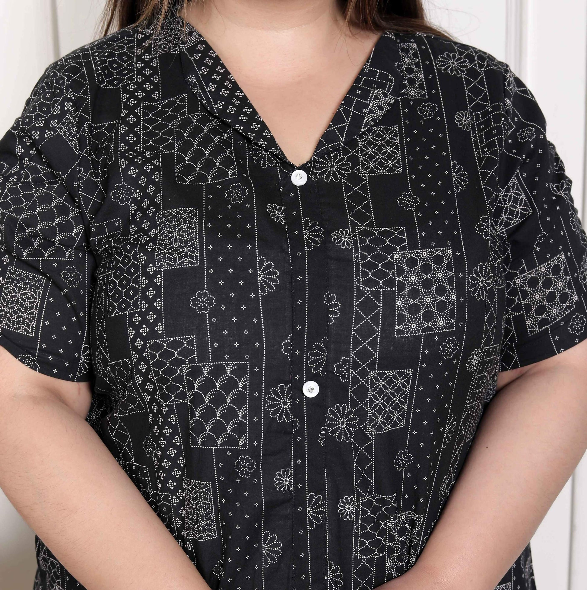 Miravan Women's Plus Size Pure Cotton Black Floral Printed Front Button A-Line Kurta - Swadesiicart