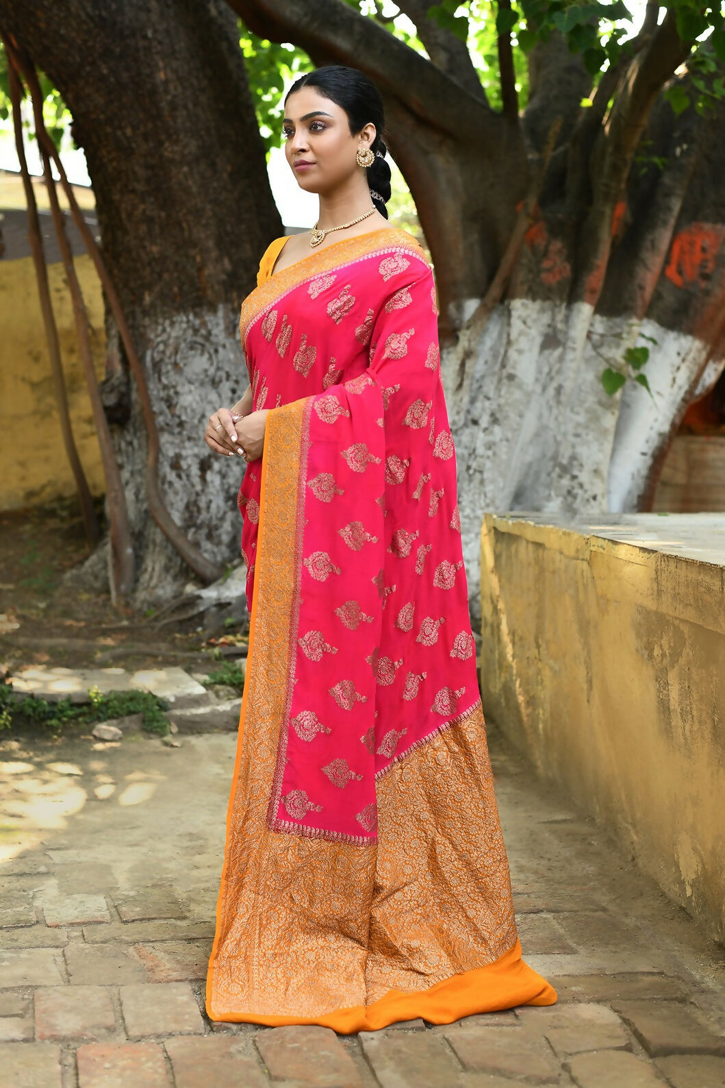 Joban Fashion Bright Pink Crepe Chiffon Pure Handloom Banarasi Silk Saree | Swadesiicart