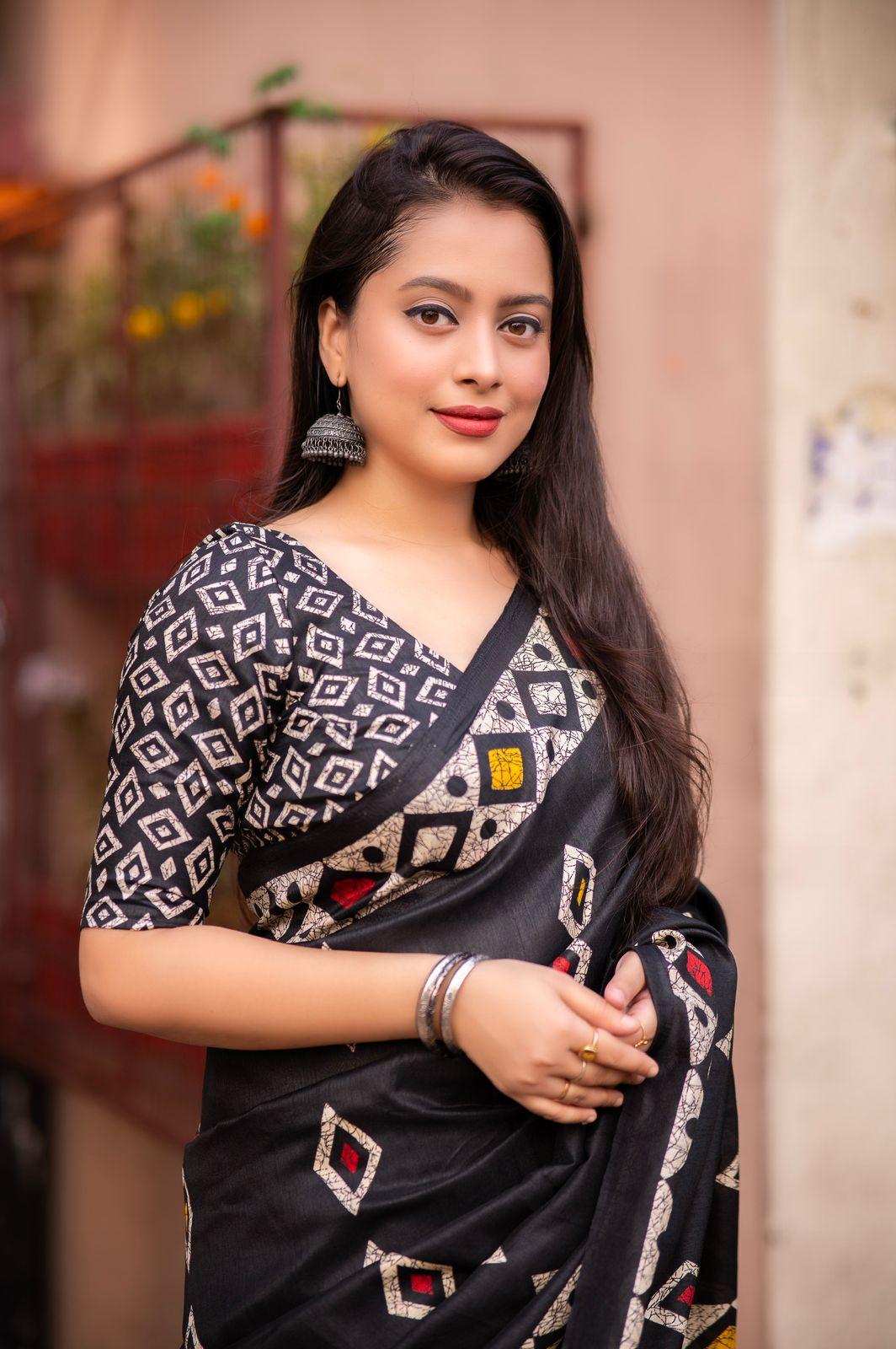 Black Silk Blend Ethnic Motifs Saree with Unstitched Blouse - A2M
