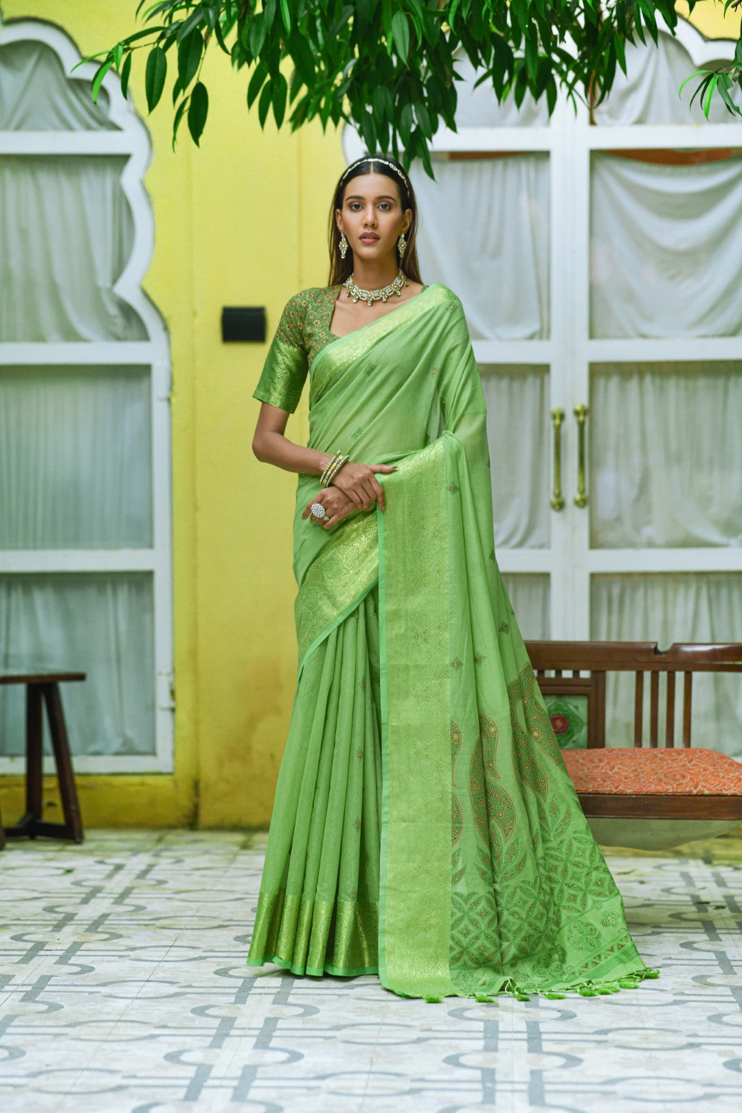 Vishnu Weaves Women's Green Pure Cotton Zari Woven Saree with Blouse - Swadesiicart