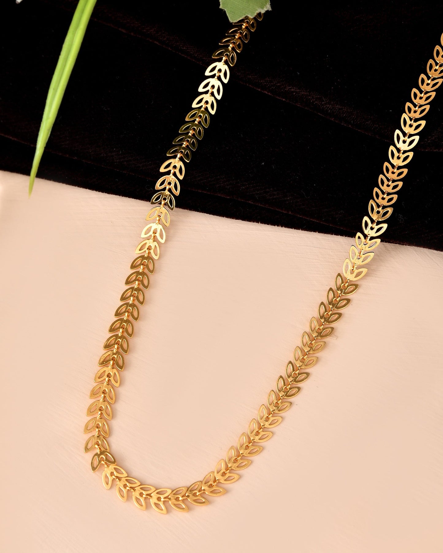 VOJ Leaf Shaped Minimal Chain For Women - Swadesiicart
