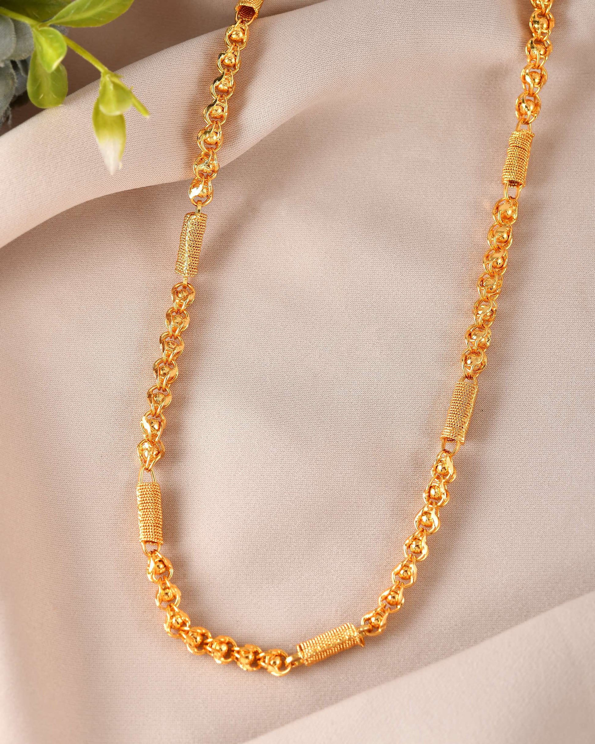 VOJ Men Pipe Shaped Gold Polished Chain - Swadesiicart