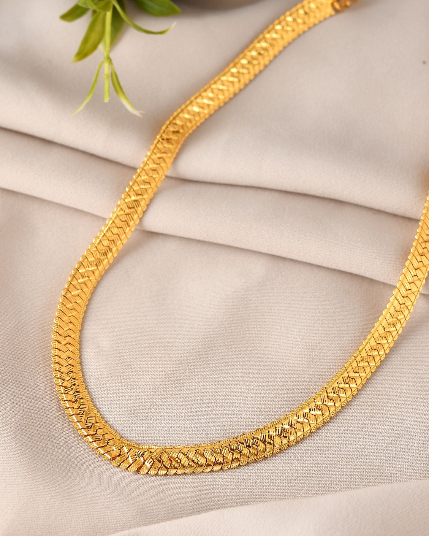 VOJ Gold Polished Minimal Chain For Men - Swadesiicart