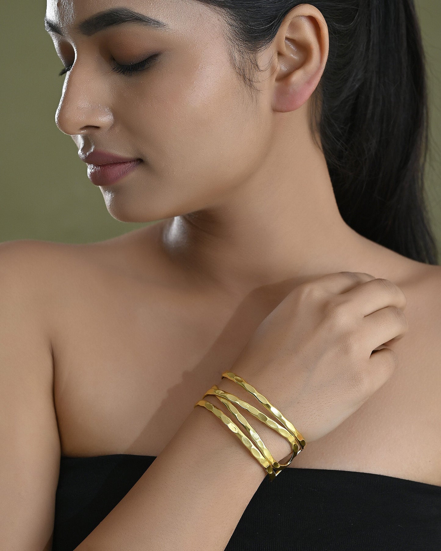 VOJ Gold-Polished Elegent Kada Bracelet - Swadesiicart