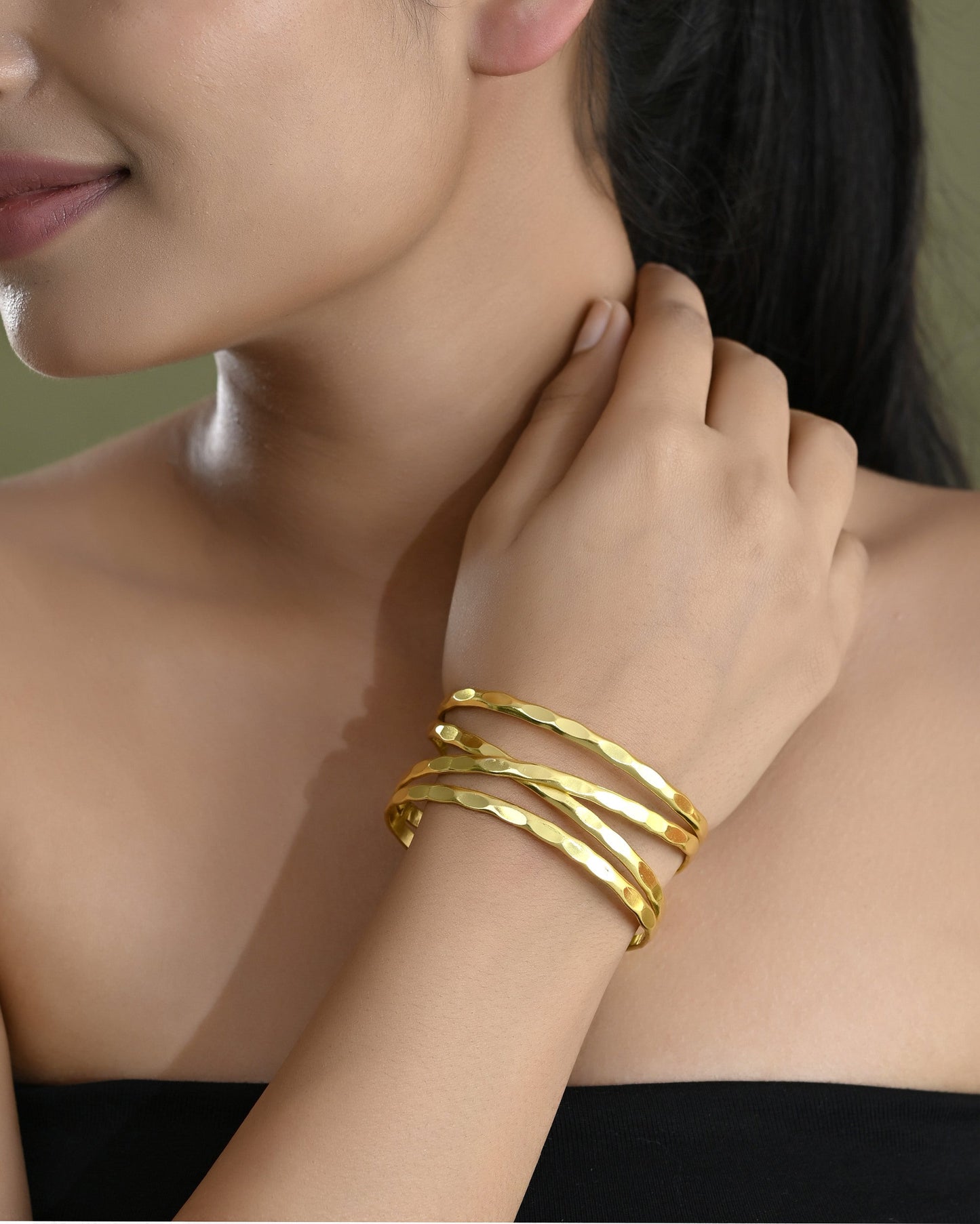 VOJ Gold-Polished Elegent Kada Bracelet - Swadesiicart