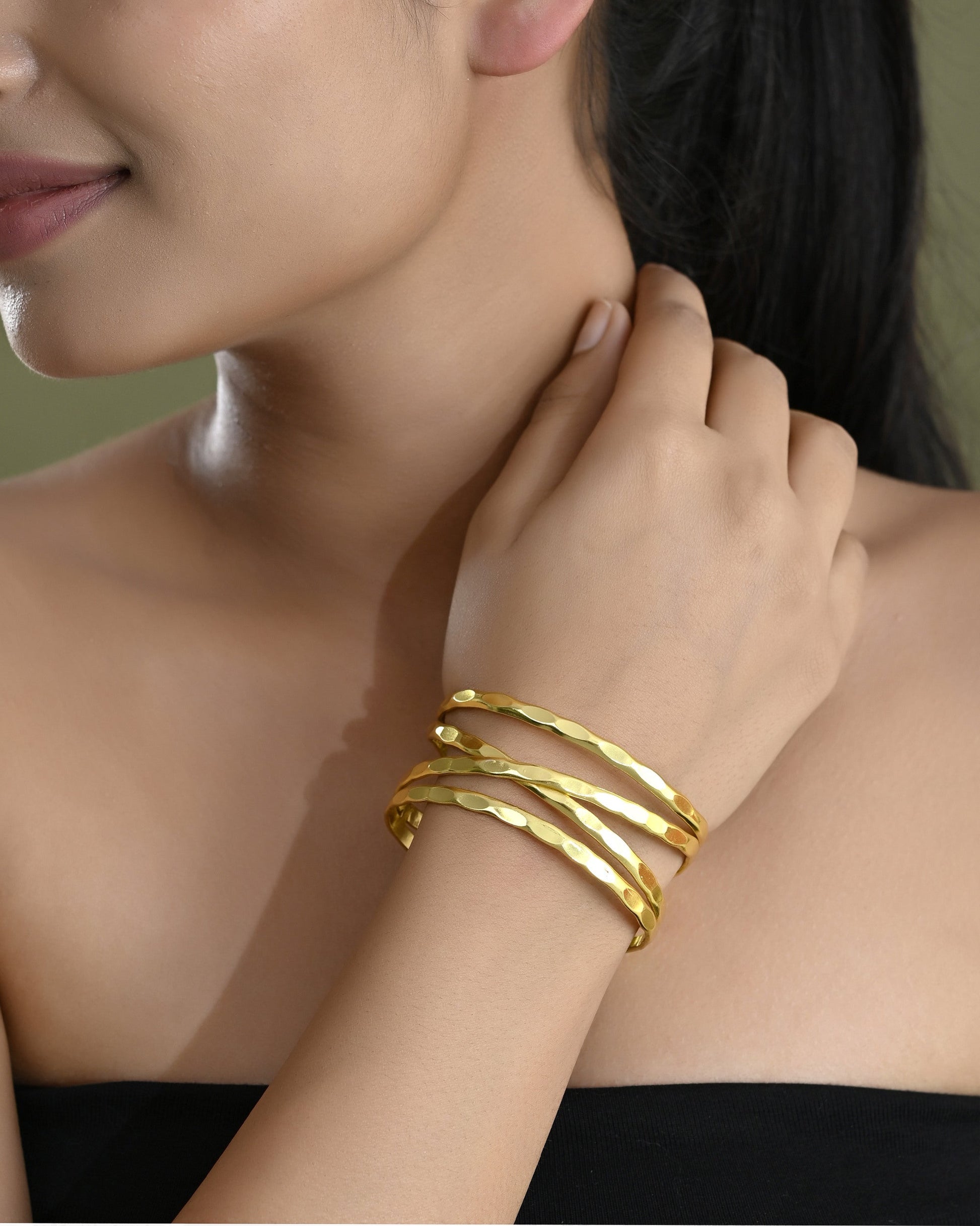VOJ Gold-Polished Elegent Kada Bracelet - Swadesiicart