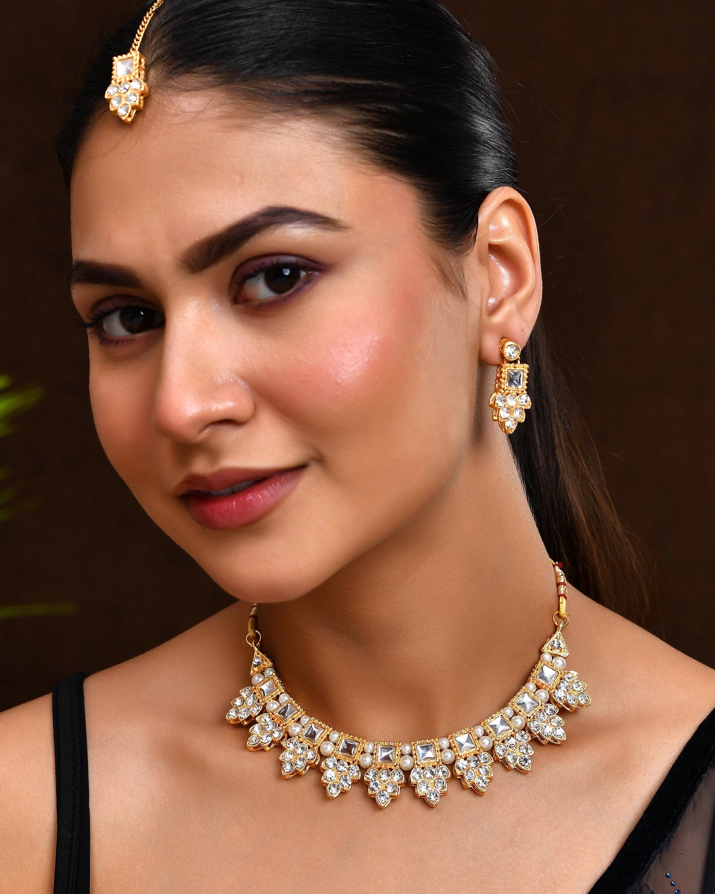 VOJ Gold Polished Stone Studded Necklace Set With Maang Tikka - Swadesiicart