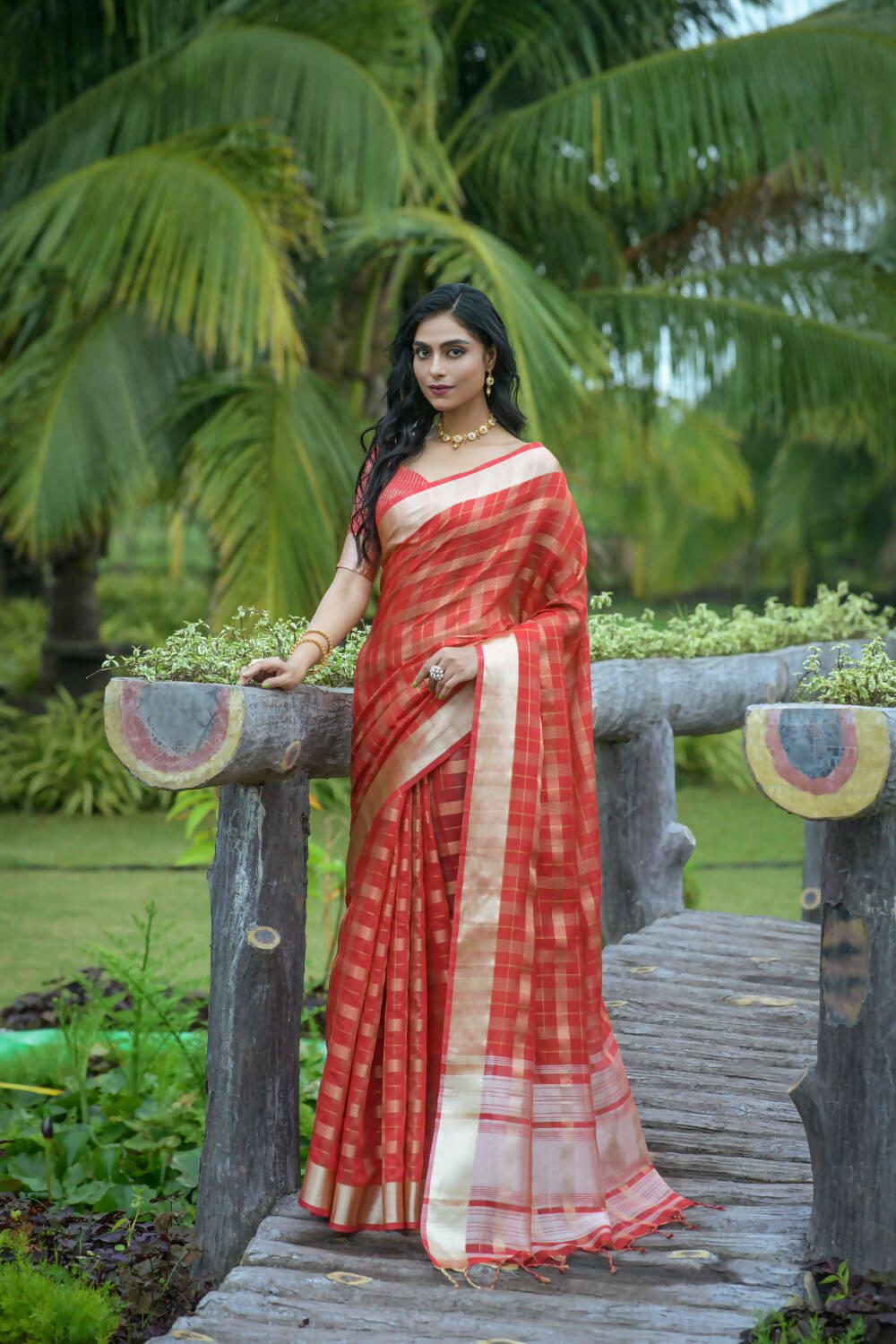 Vishnu Weaves Women's Red Organza Silk Zari Woven Saree with Blouse - Swadesiicart