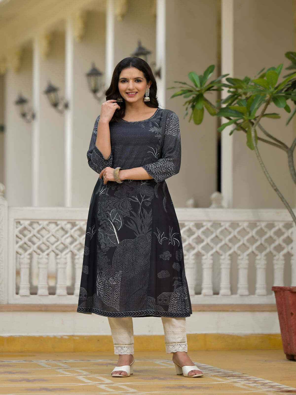 Juniper Women's Black Abstract Printed Kurta With Sequins - Swadesiicart