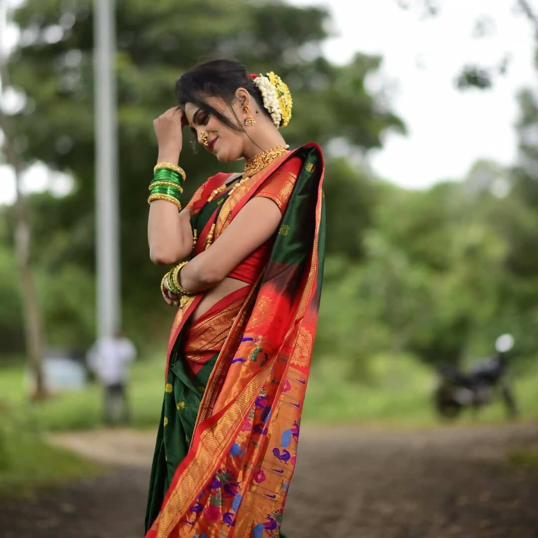 DEIANA'S Beautiful Designer Golden zari Soft Lichi Silk Saree - Green - Swadesiicart