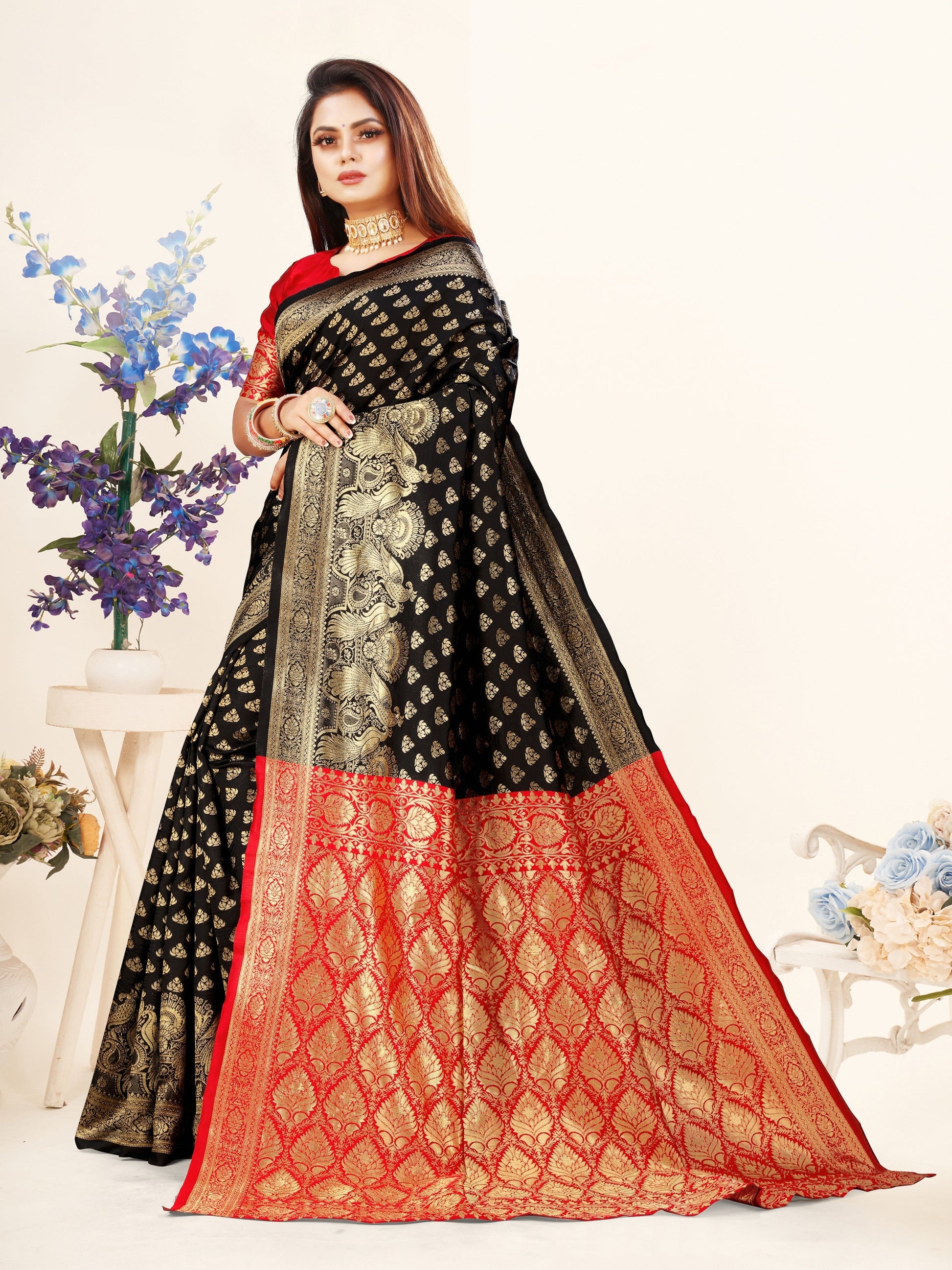 Vedant Vastram Litchi Silk Designer Banarasi Saree - Black | Swadesiicart