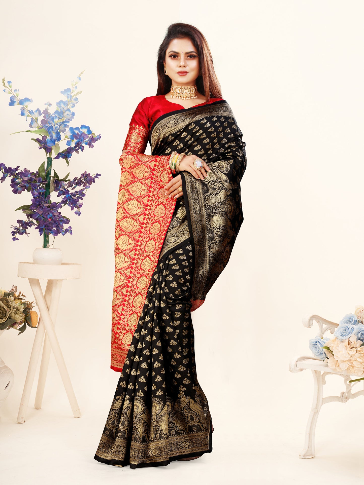 Vedant Vastram Litchi Silk Designer Banarasi Saree - Black | Swadesiicart