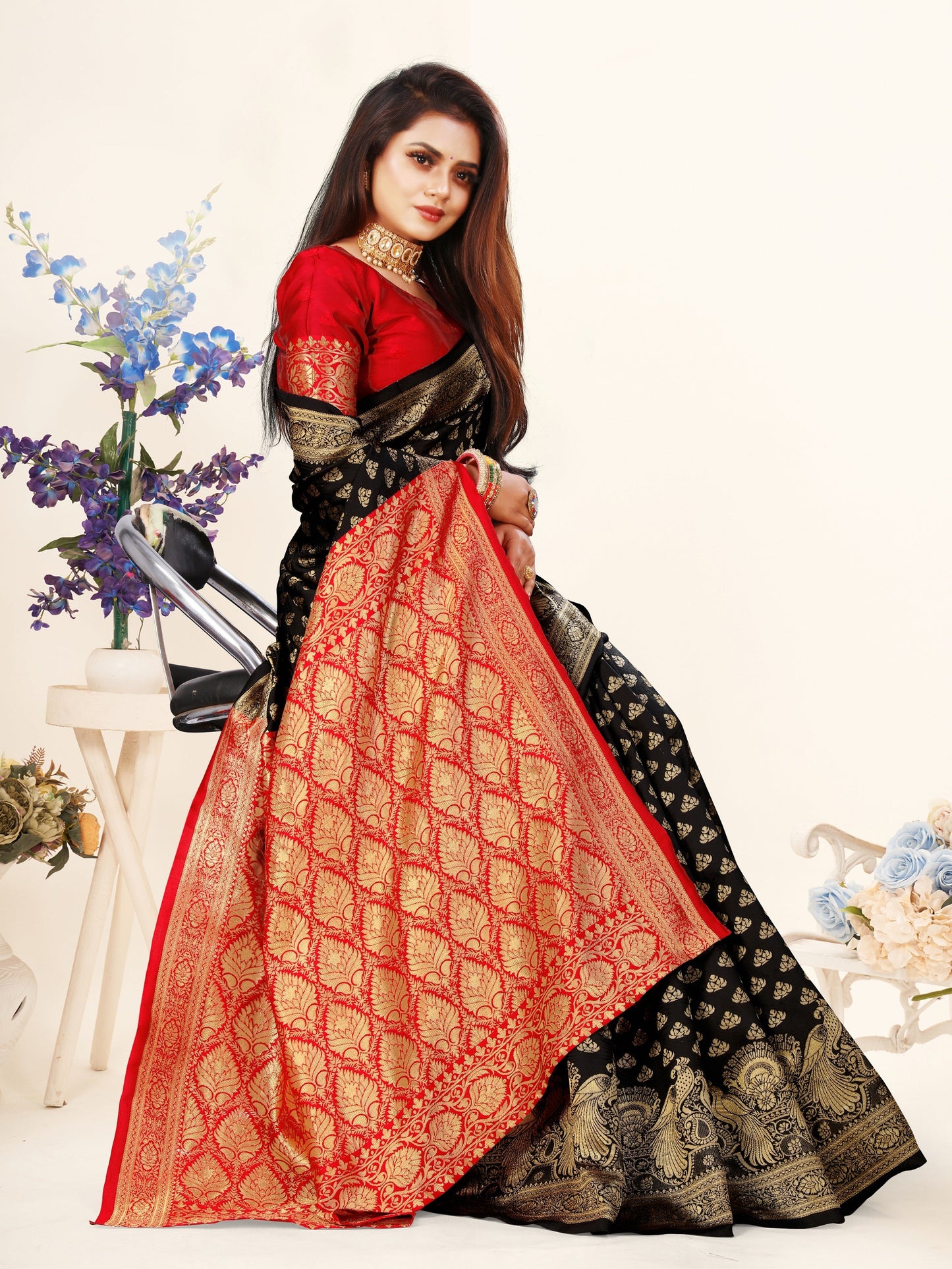 Vedant Vastram Litchi Silk Designer Banarasi Saree - Black | Swadesiicart
