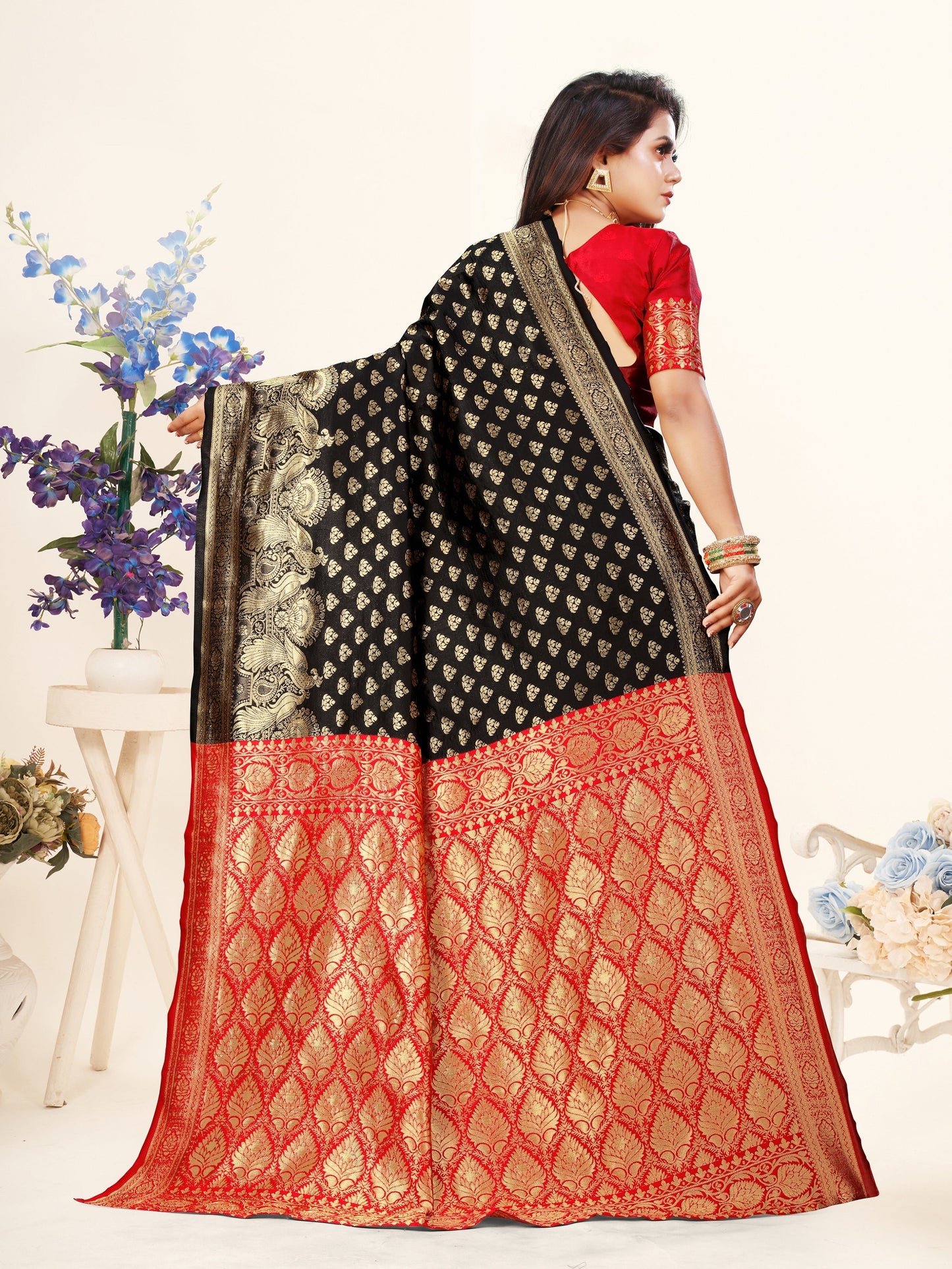 Vedant Vastram Litchi Silk Designer Banarasi Saree - Black | Swadesiicart