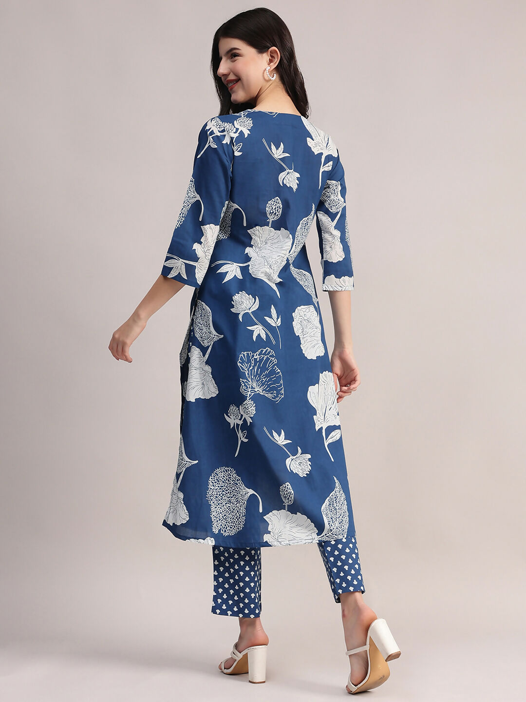 Aavyora Women's Blue Floral Printed Cotton Kurta with Trouser - Swadesiicart