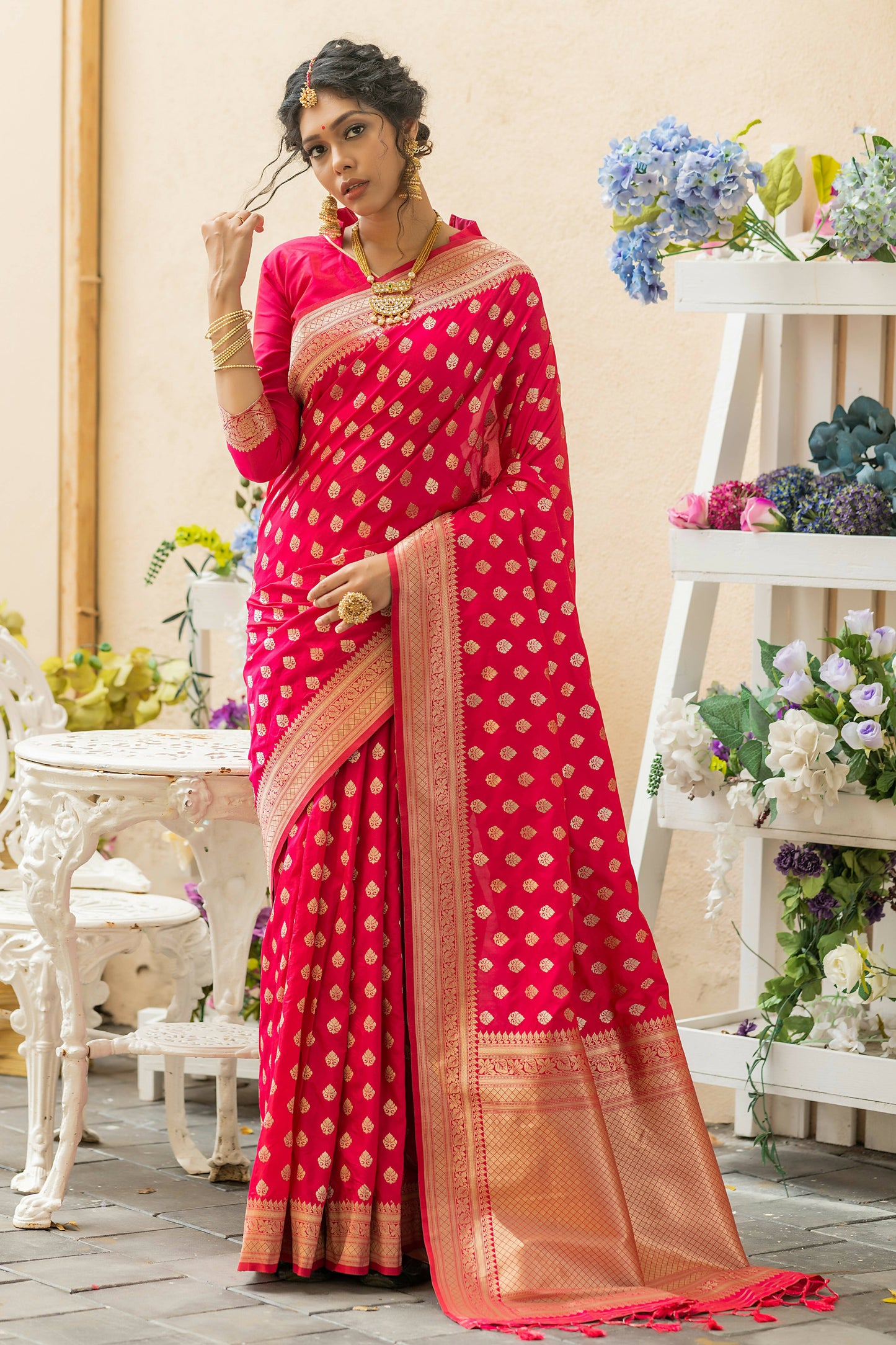 Vishnu Weaves Women's Pink Banarasi Silk Zari Woven Saree with Unstitched Blouse - Swadesiicart