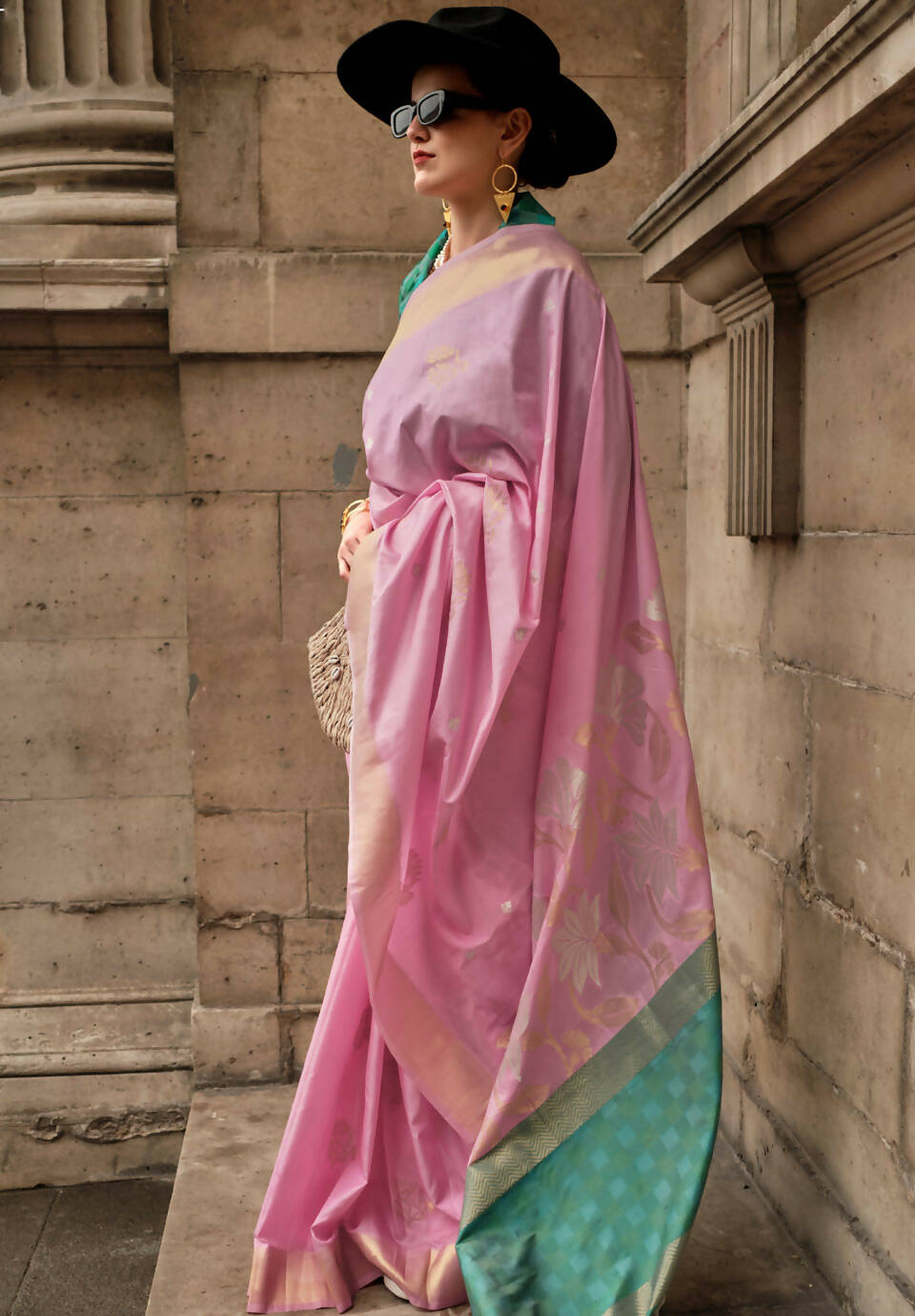 Cherry Blossom Pinksoft Handloom Sik Zari & Thread Work, Contrast Pallu Saree - Rajtex Kube Silk - Swadesiicart